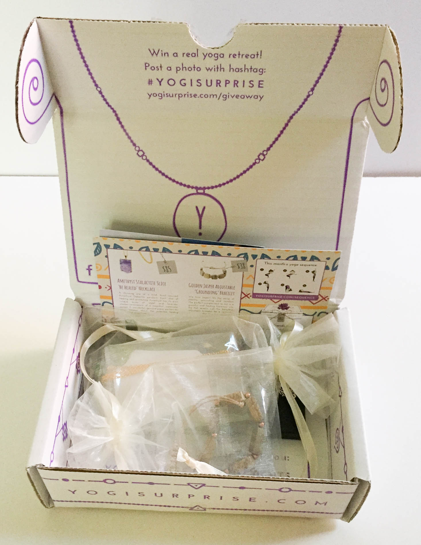 yogi-surprise-jewelry-october-2016-box-inside