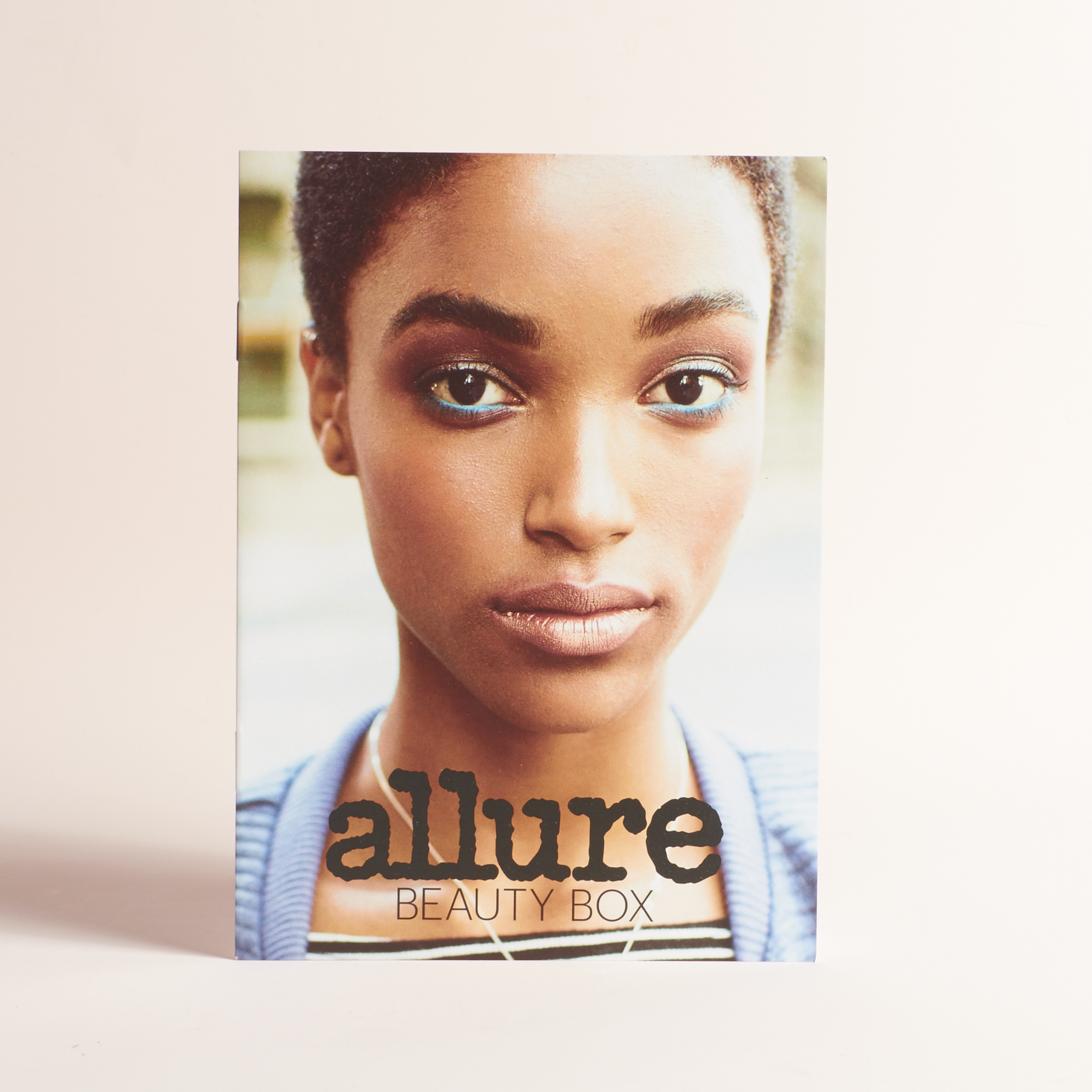 allure-beauty-box-v2-november-2016-0005