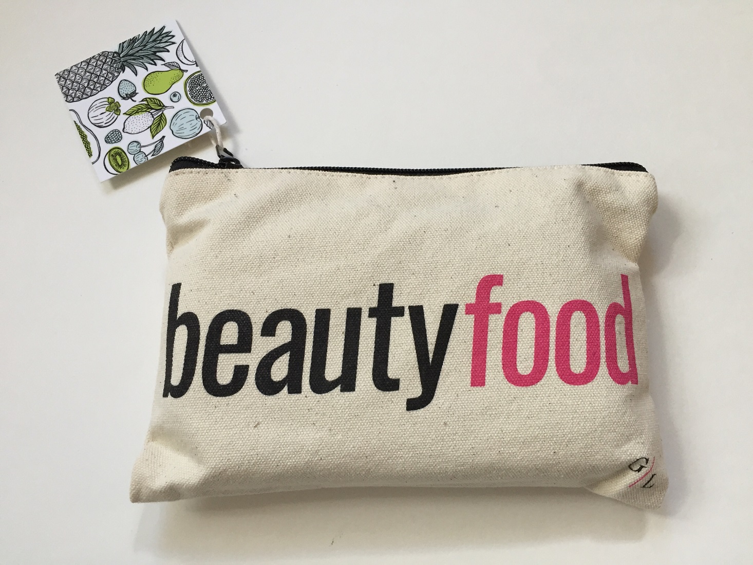 clean-beauty-october-2016-pouch