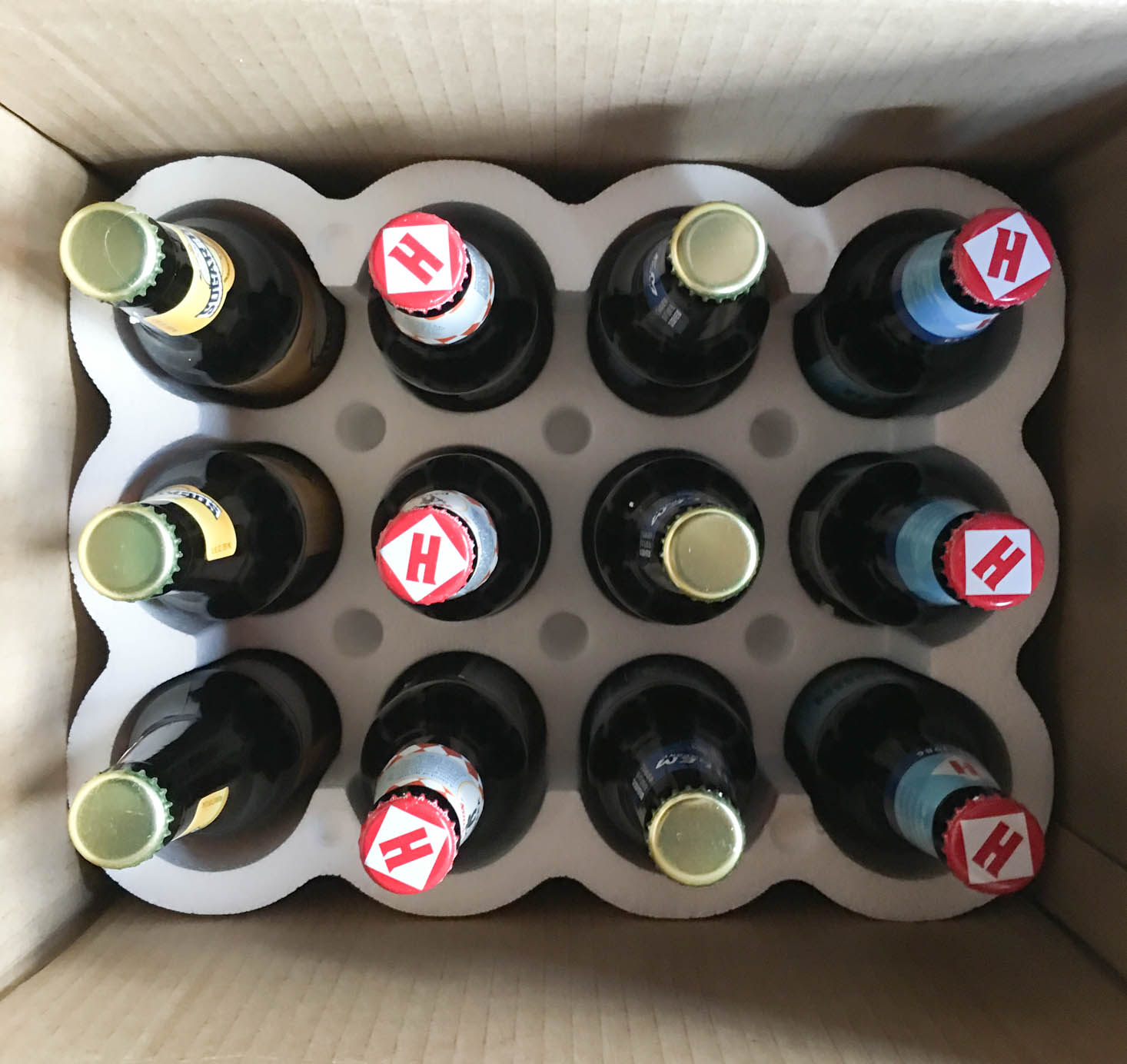 microbrewed-beer-of-the-month-club-october-2016-box-open