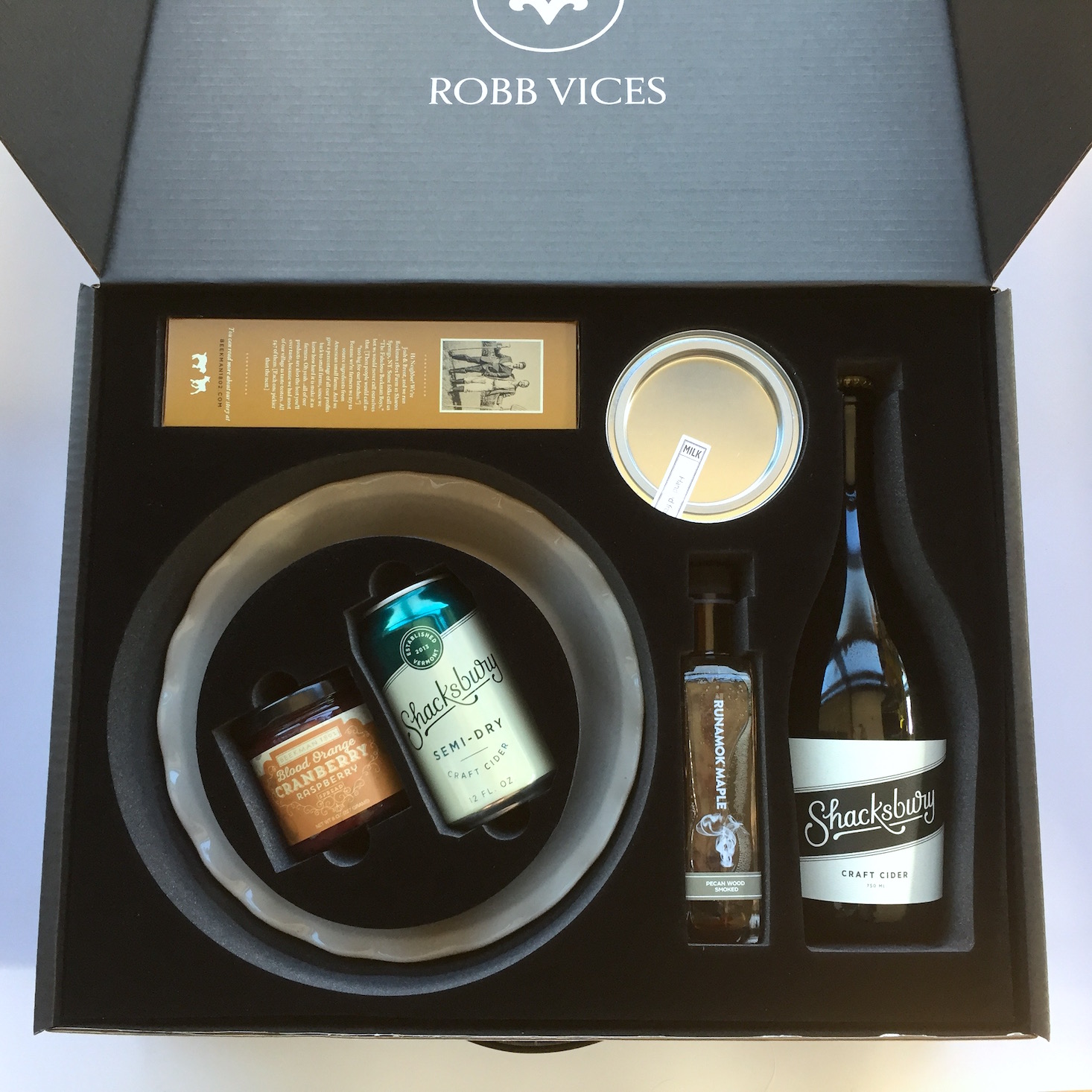 robb-vices-november-2016-box-inside