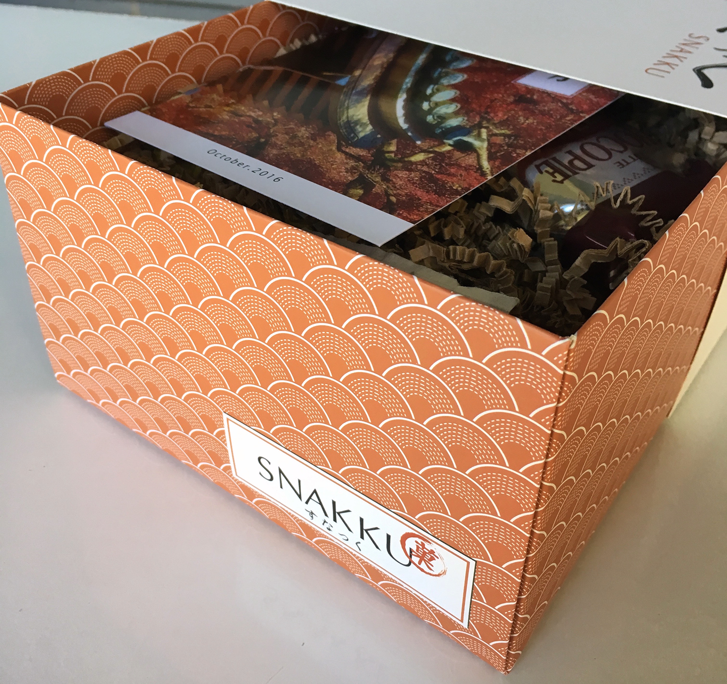 snakku-october-2016-box-unwrapped-closeup