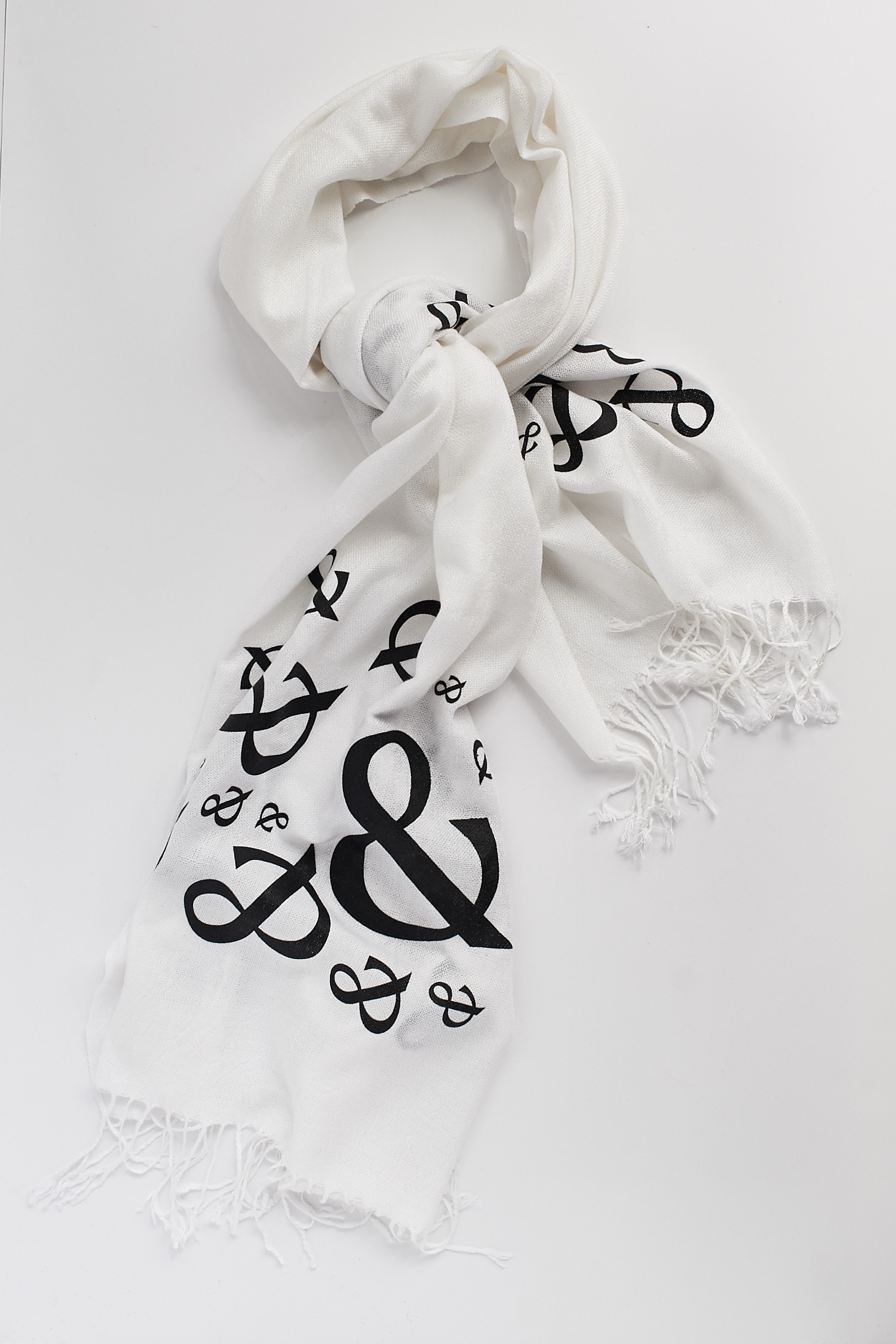 Read our review of the October 2016 Bookish Box!