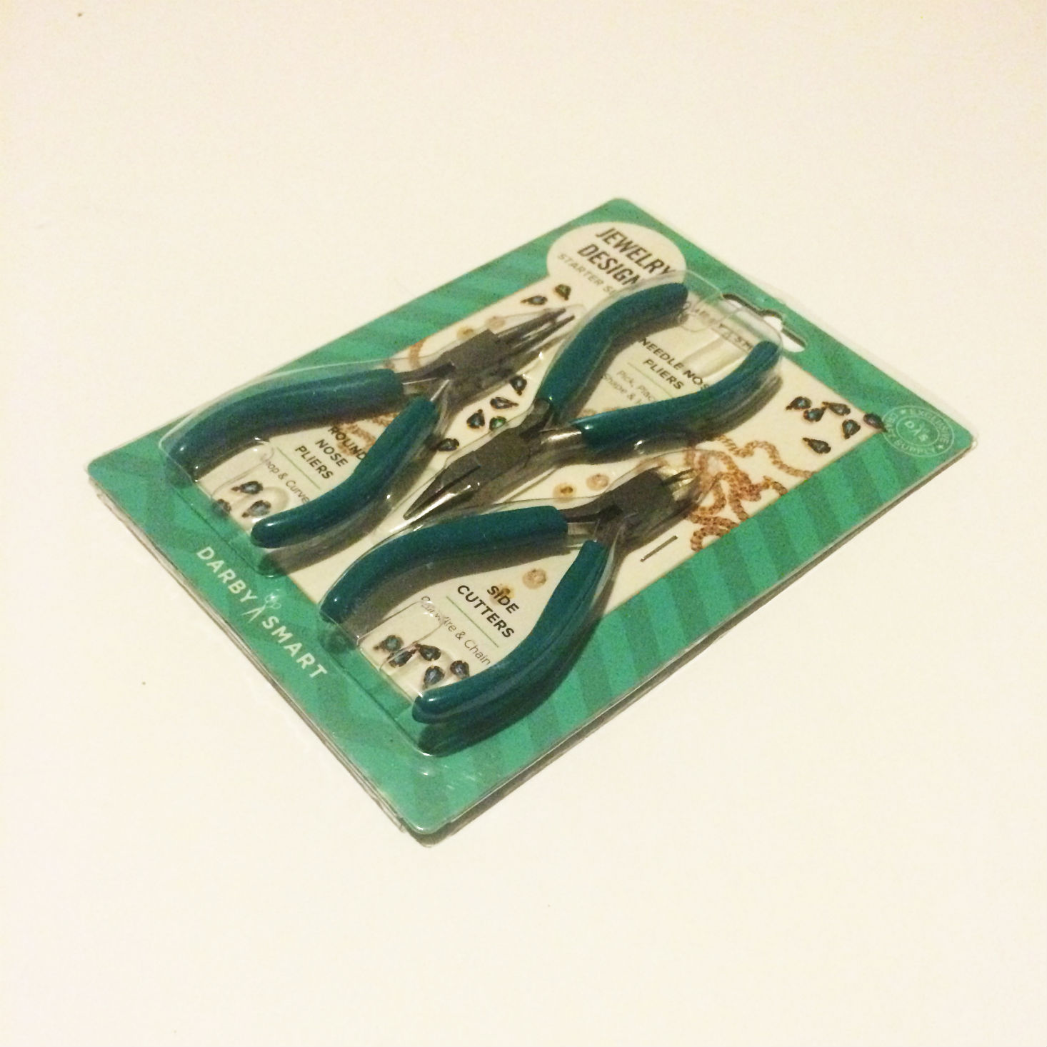 Read our review of this jewelry-making Darby Girl box! 
