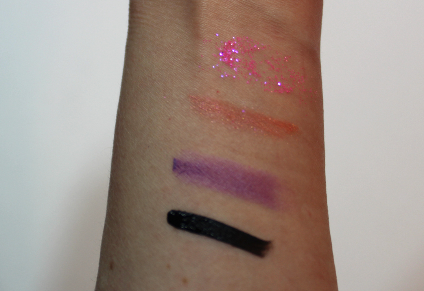 glamorous-chicks-beauty-box-november-2016-swatches