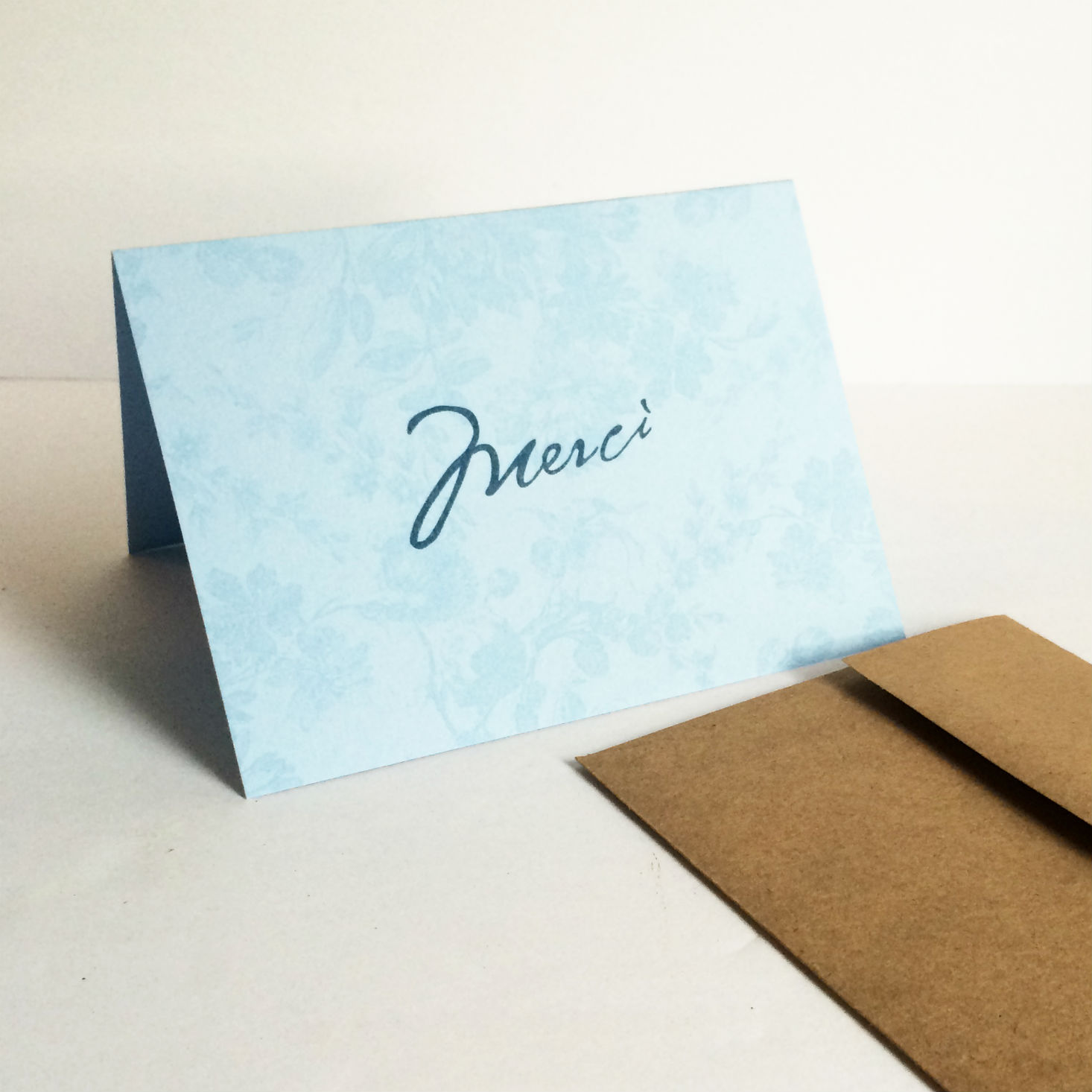 See what's inside the October 2016 Idea Chic Stationery Box Set in our review!