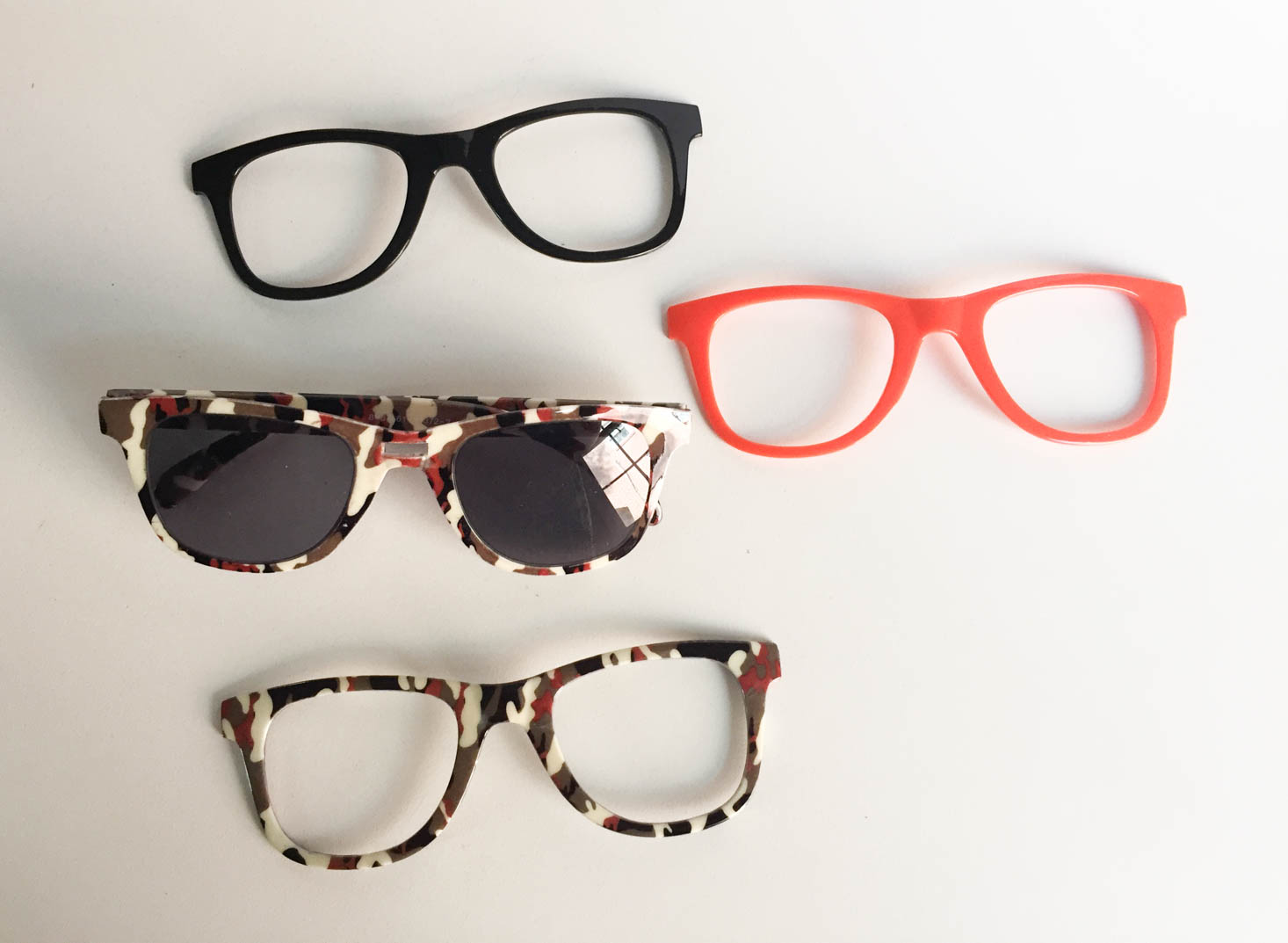 mini-mystery-box-of-awesome-october-2016-shades-2