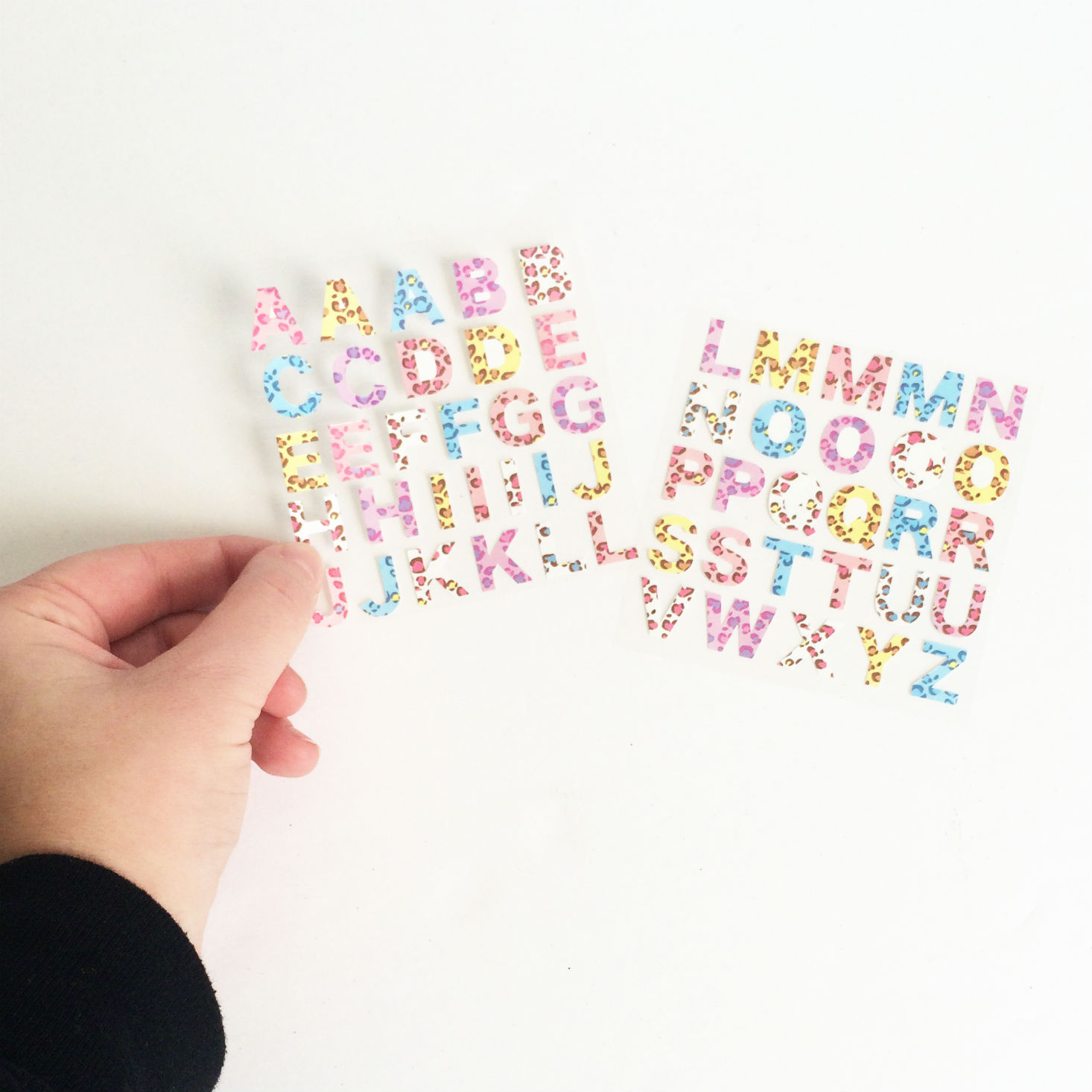 See what stickers are inside the Pipsticks November 2016 Pro Club Petite pack!