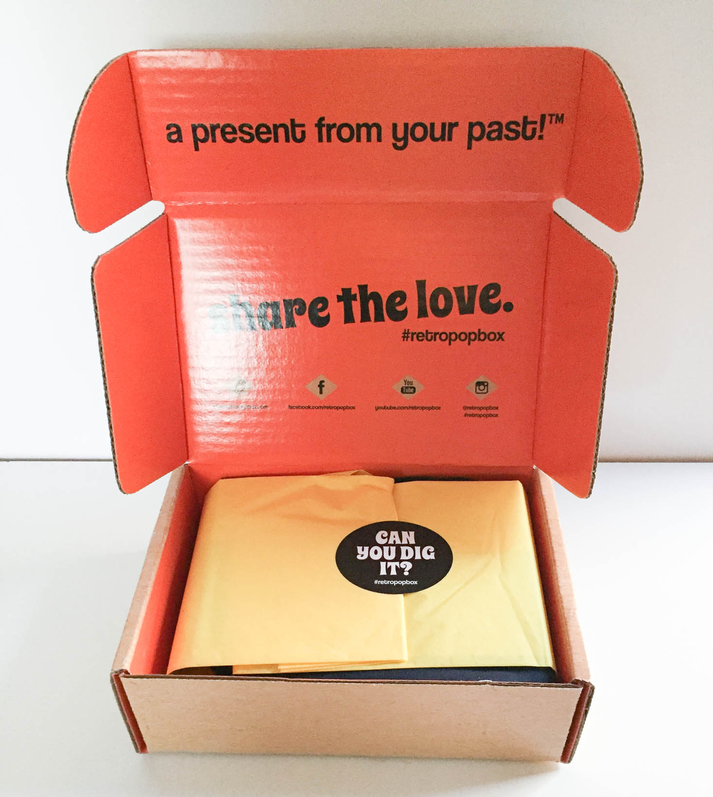 70s-retro-pop-box-december-2016-box-inside