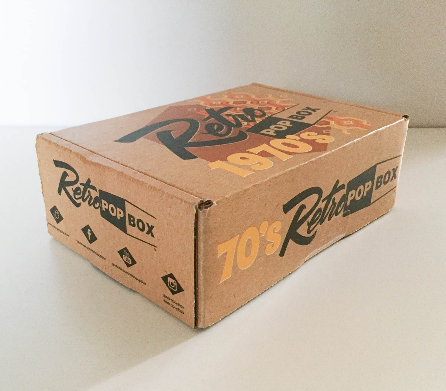 70s-retro-pop-box-december-2016-box