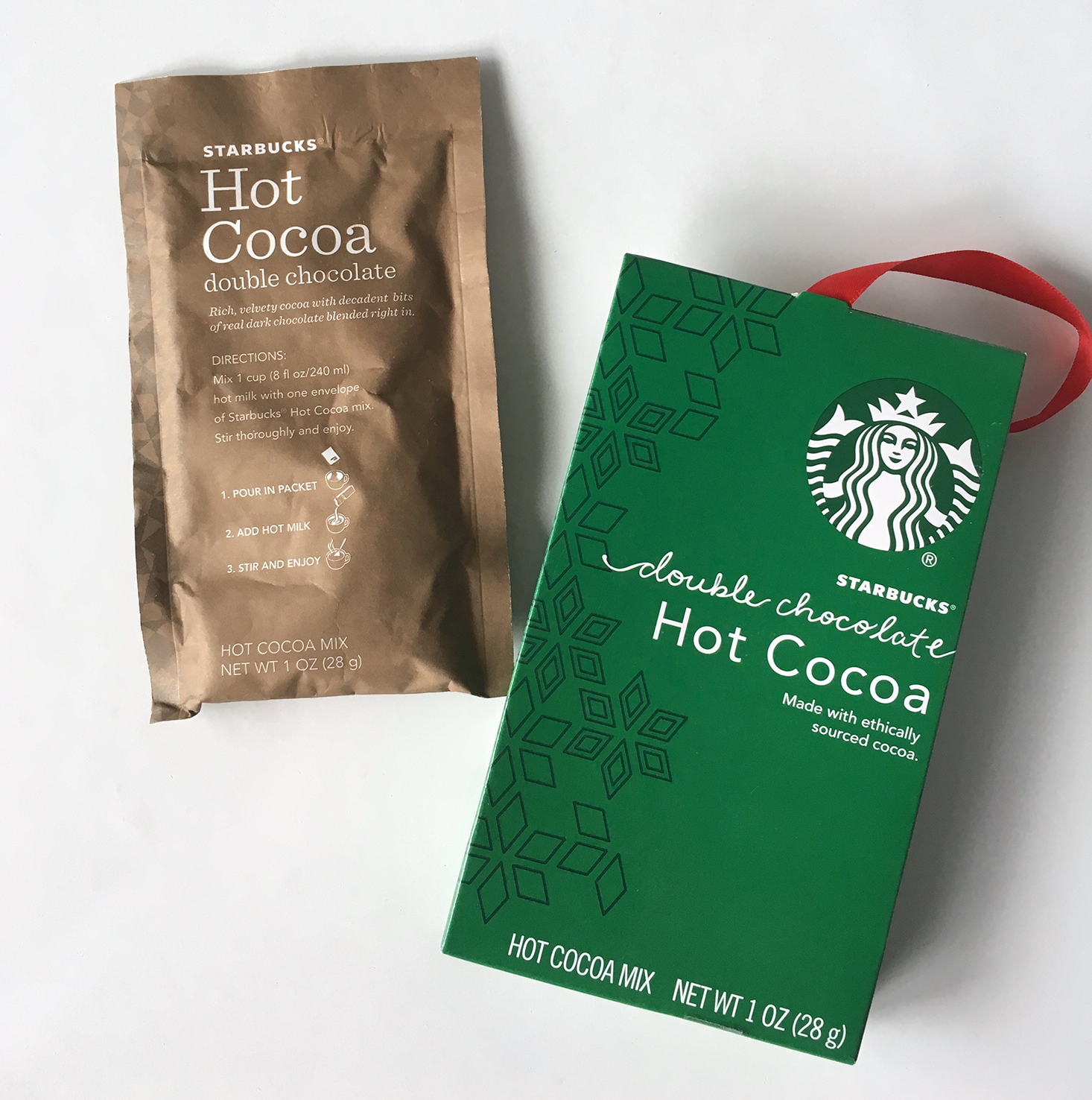 campuscube-girls-winter-2016-starbucks-hot-cocoa-closeup