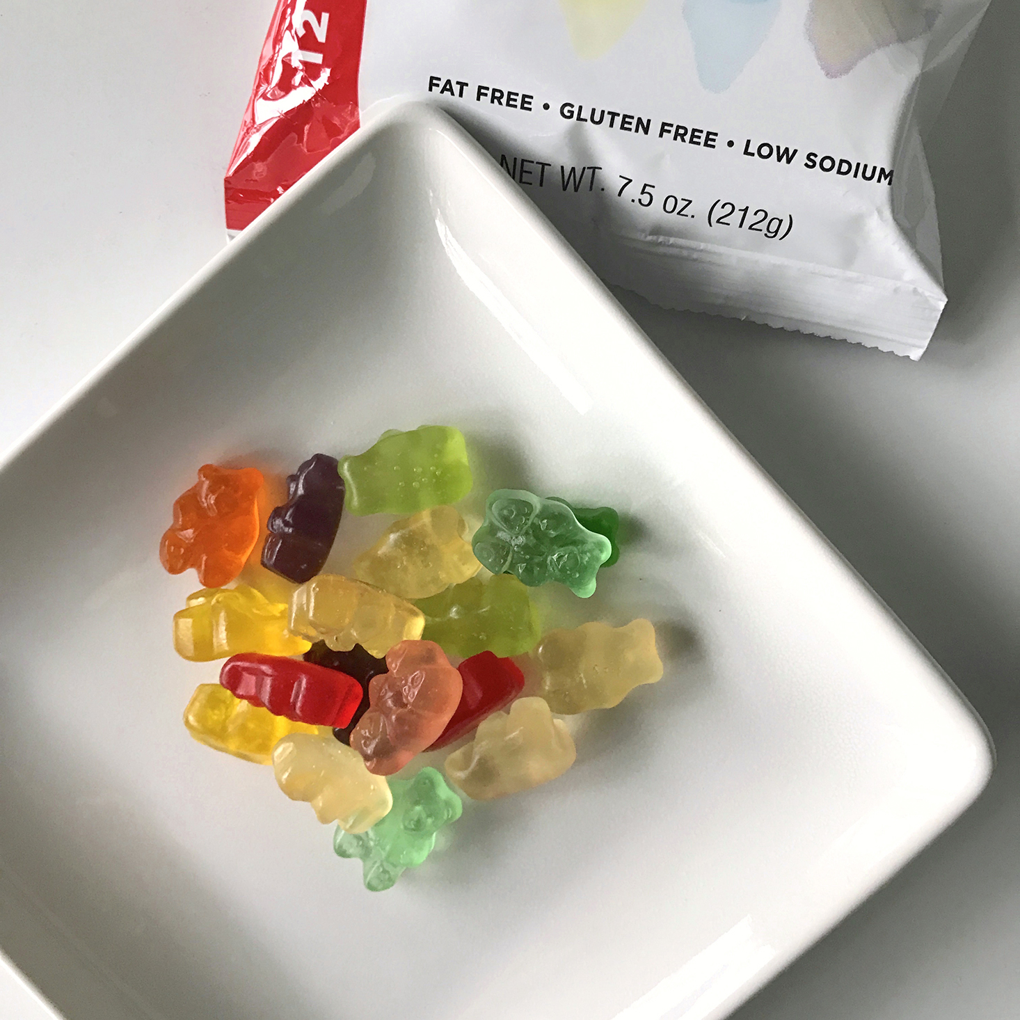 CampusCube-Guys-Sunshine-Cube-April-2017-Albanese-Gummy-Bears-Closeup