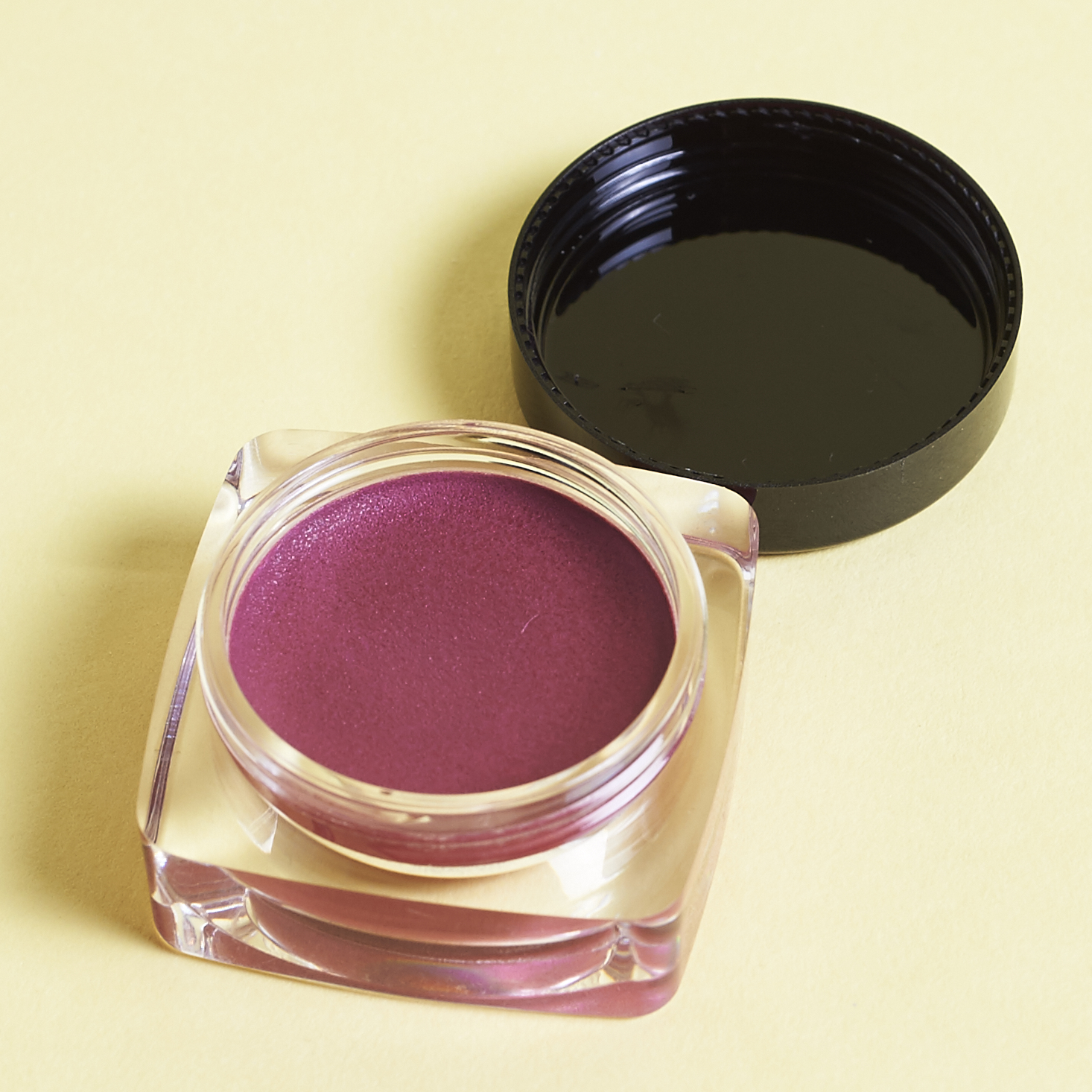 Read our review of the December 2016 Ecocentric Mom box!