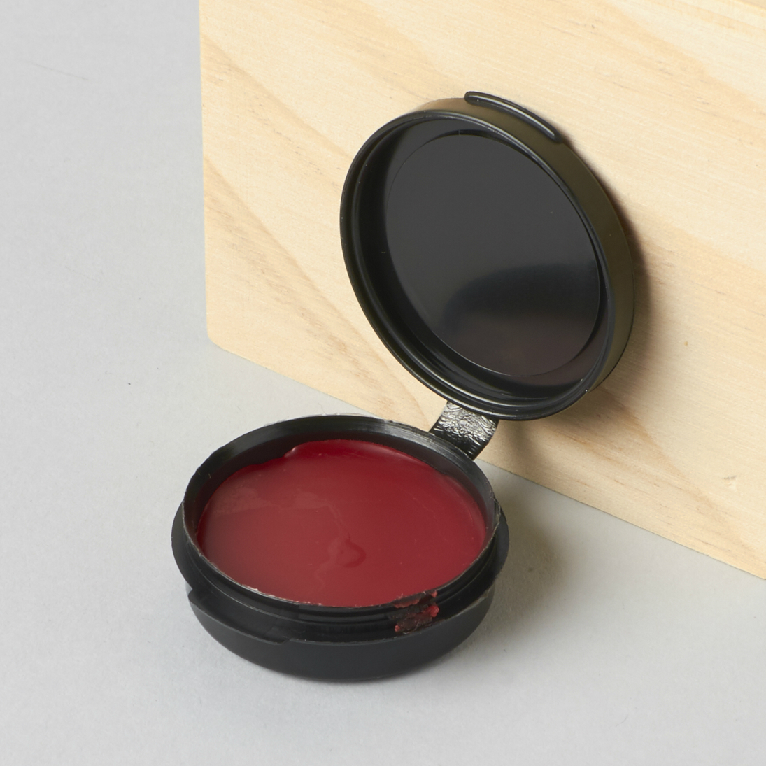 medusas-makeup-vegan-beauty-box-november-2016-0010