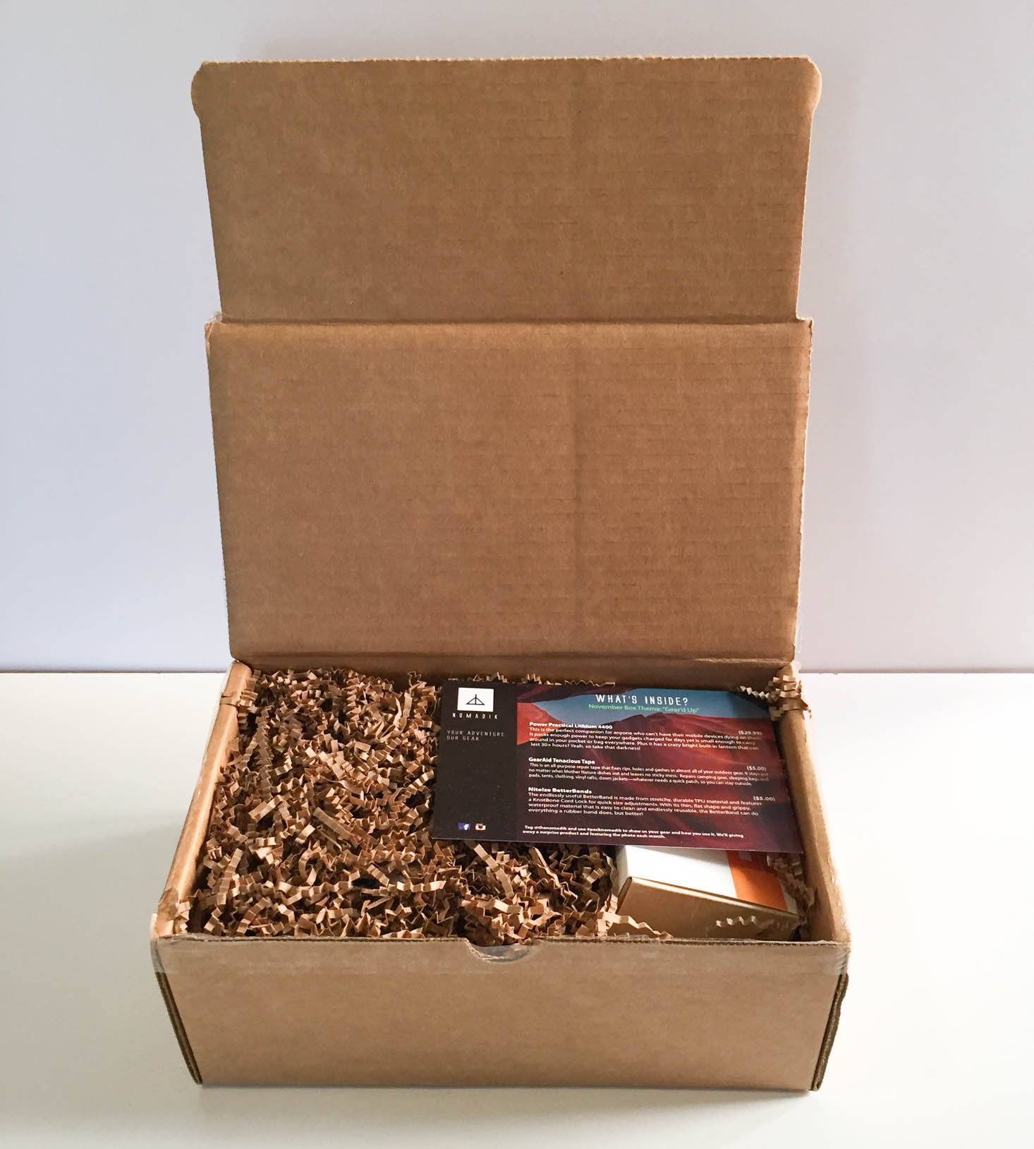 nomadik-november-2016-inside-box