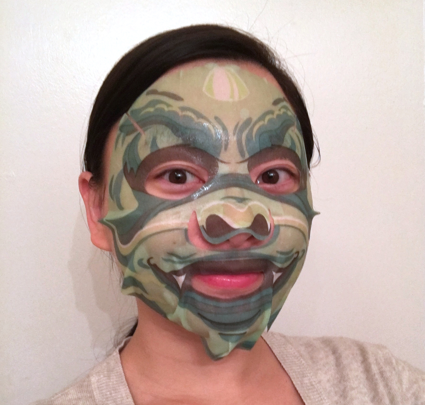 pinkseoul-mask-box-november-2016-snp-dragon-mask-worn