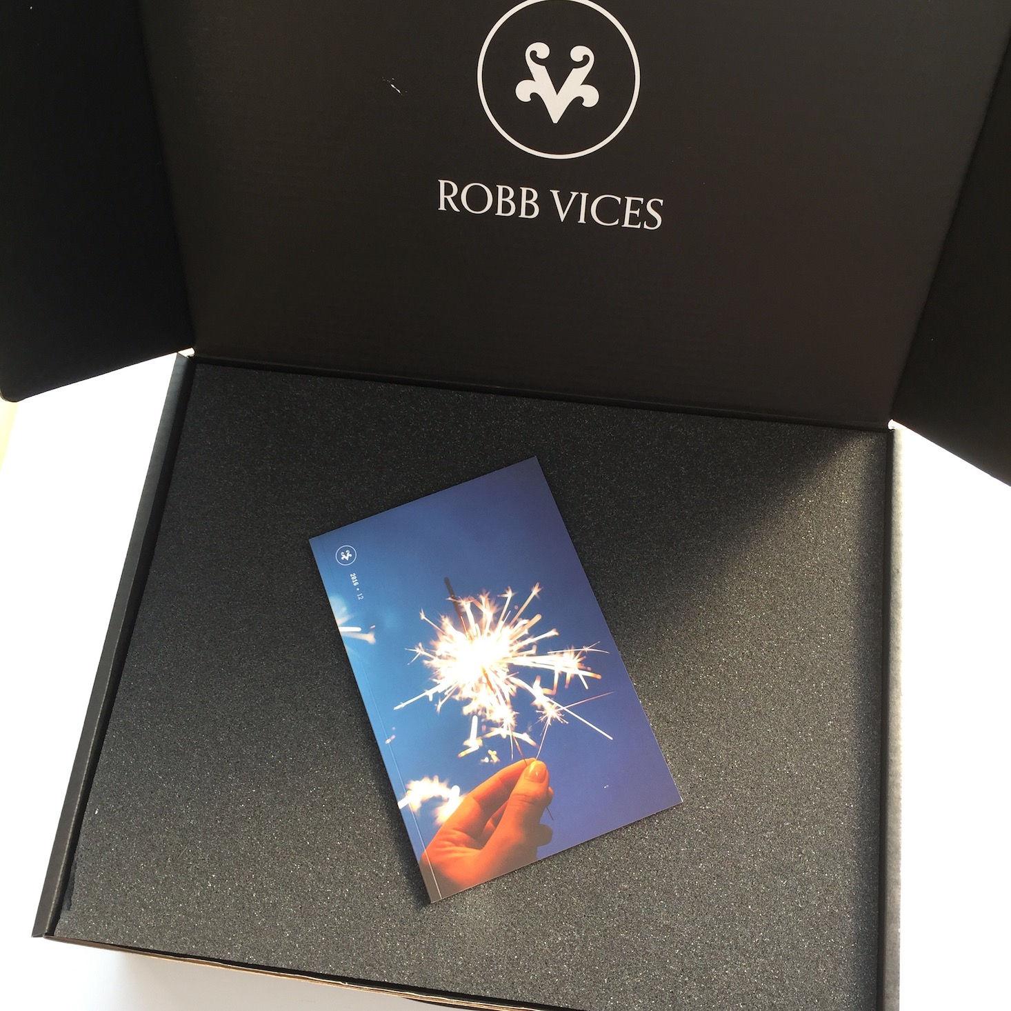 robb-vices-december-2016-box-open