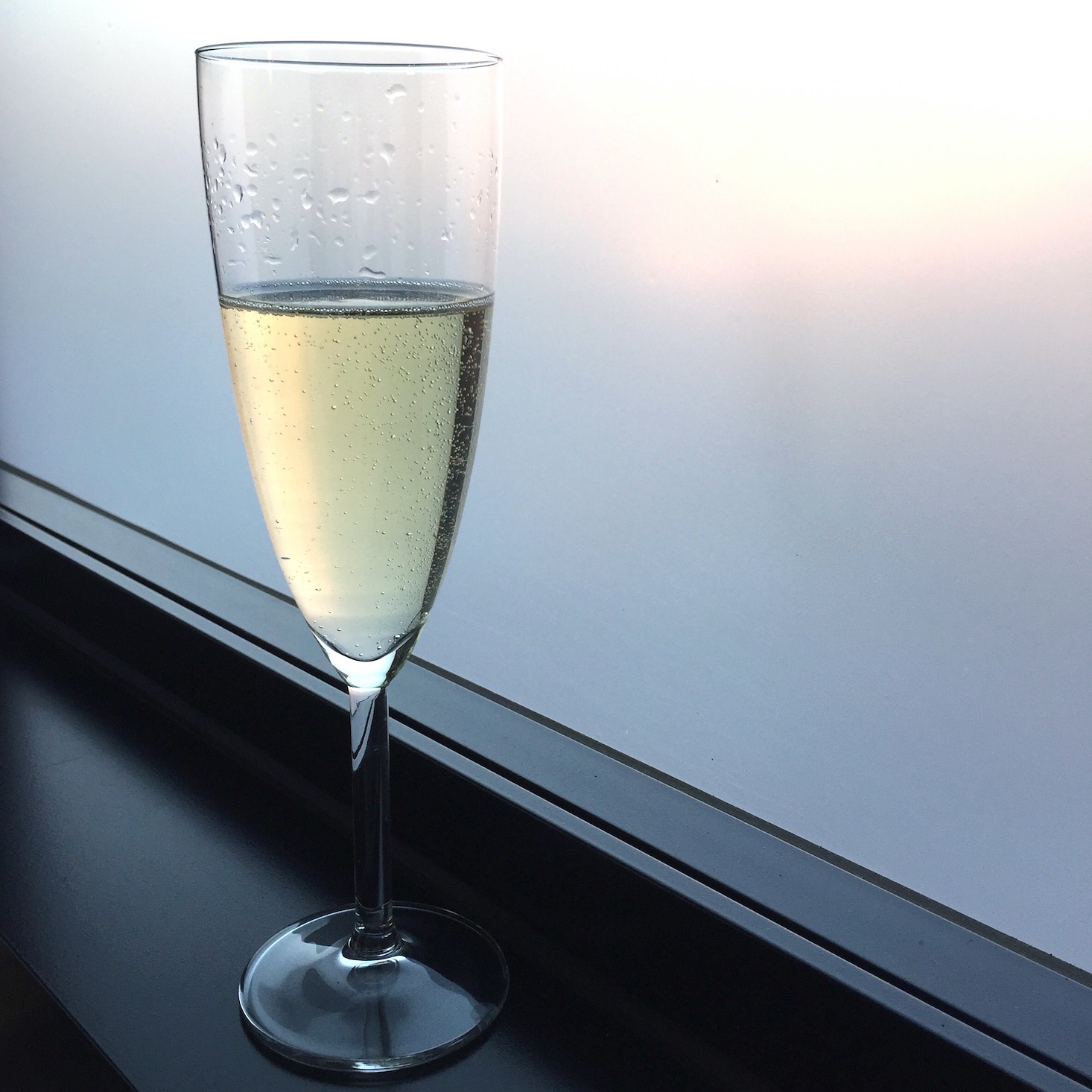 robb-vices-december-2016-prosecco-poured