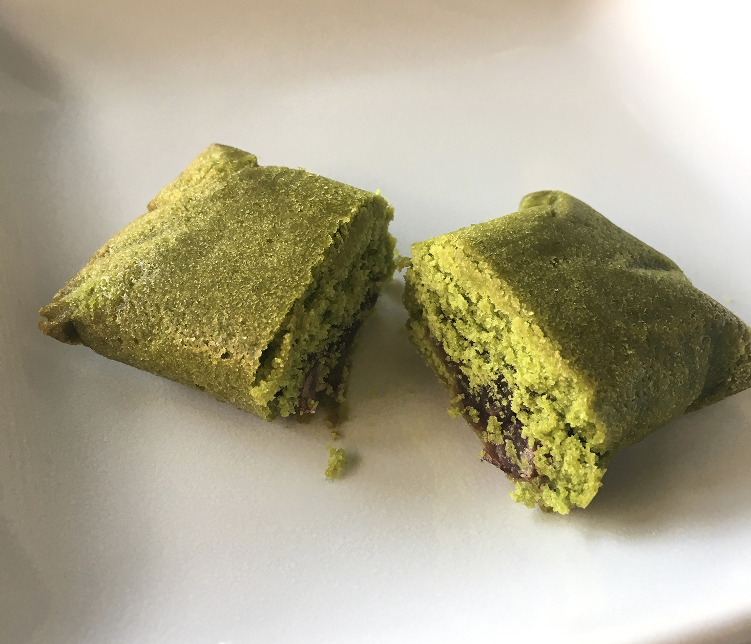 snakku-november-2016-matcha-cake-roll-cross-section