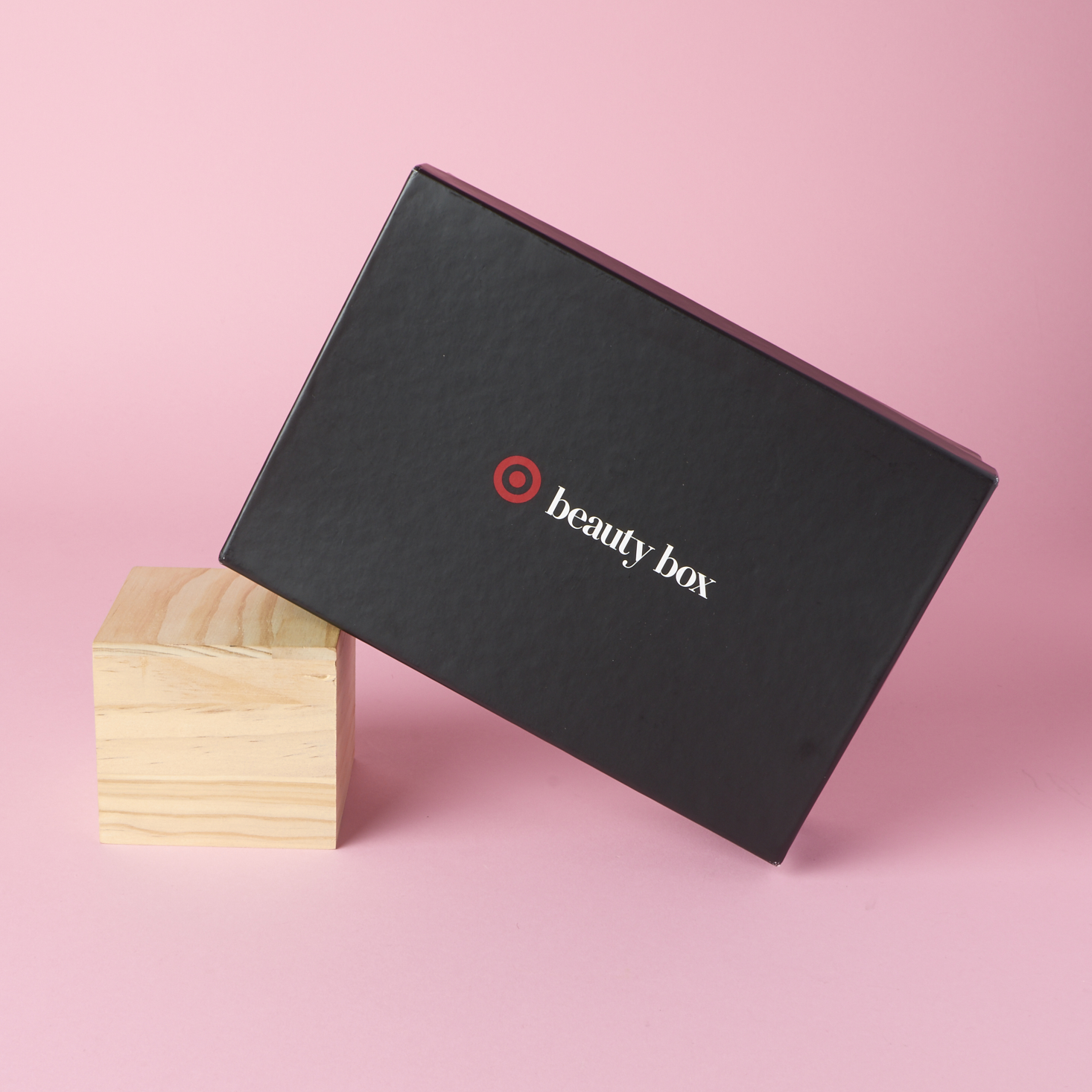 target-beauty-box-december-2016-0001