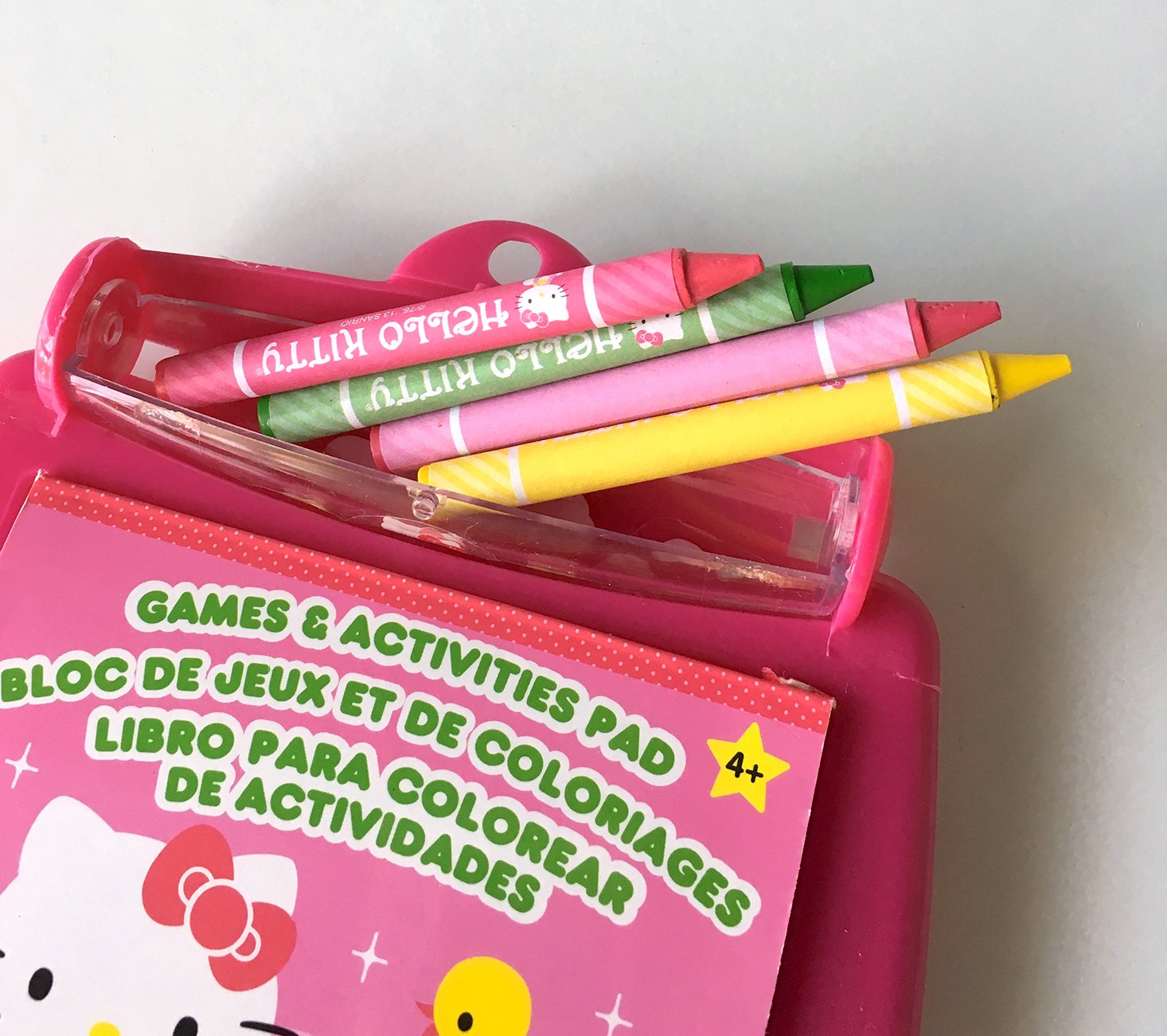 the-cutebox-november-2016-activity-pad-crayons