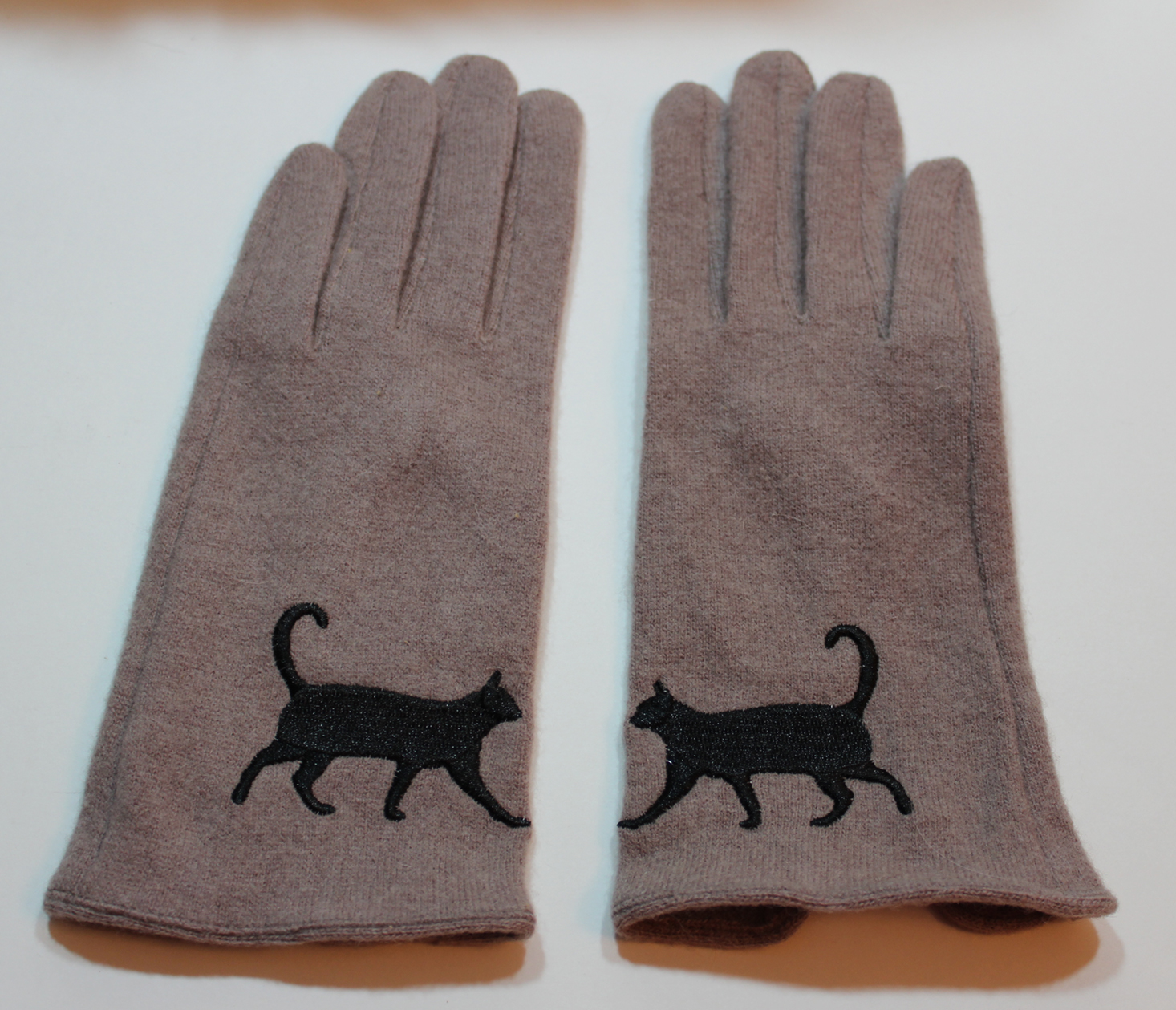 cat-lady-box-december-2016-gloves