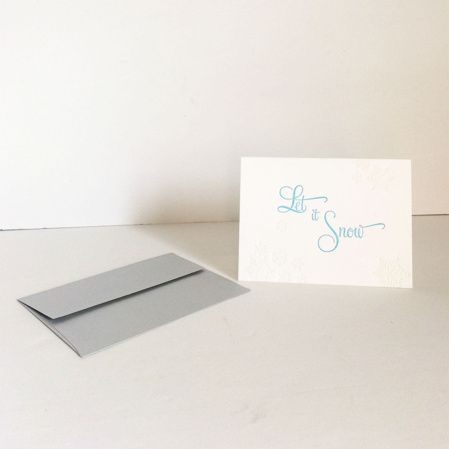 Read our review to see what's inside the Idea Chic Stationery Christmas Box!