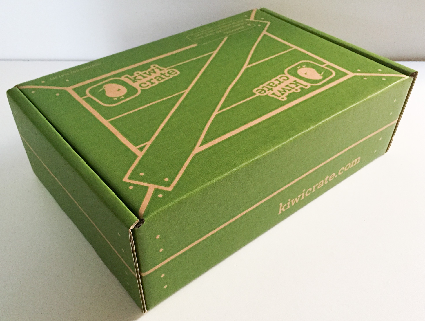 kiwi-crate-december-2016-box