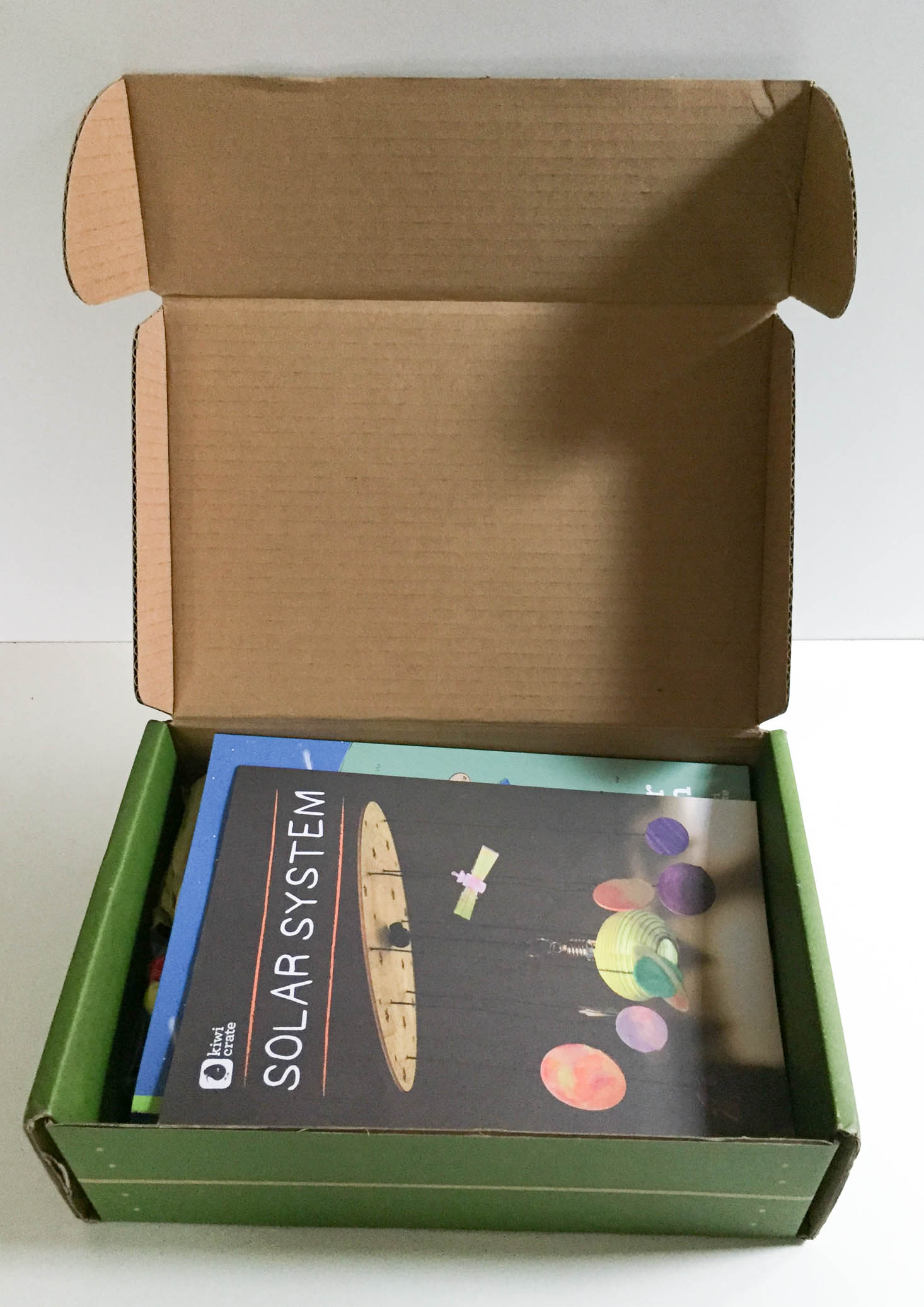 kiwi-crate-november-2016-box-inside