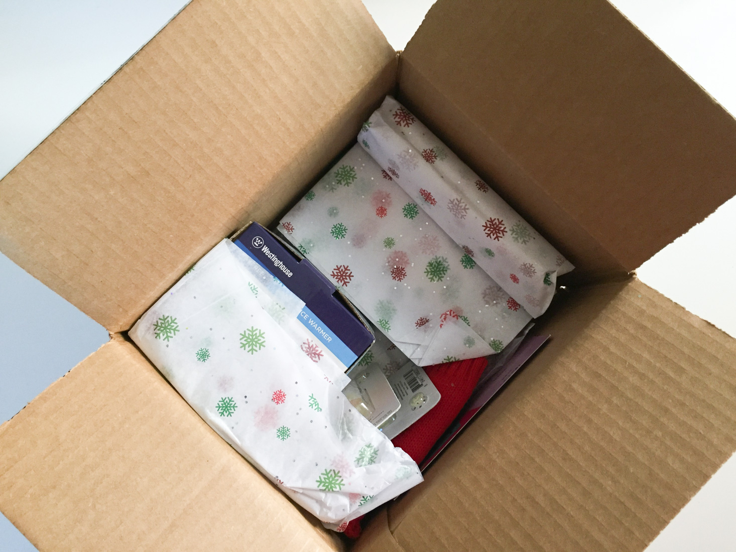 peaches-and-petals-december-2016-box-inside