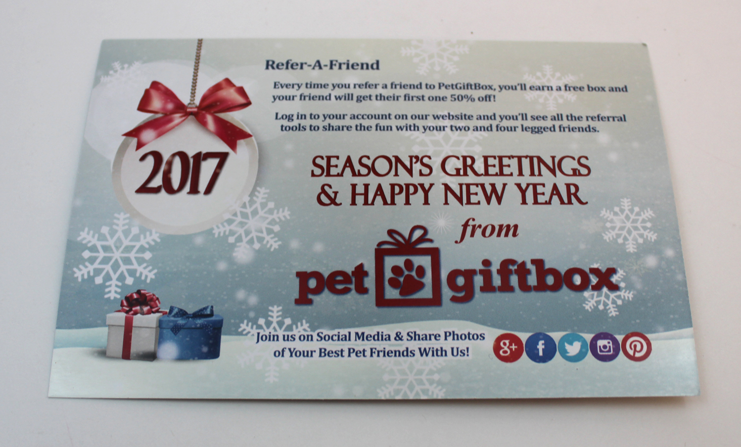 pet-gift-box-cat-december-2016-booklet-front