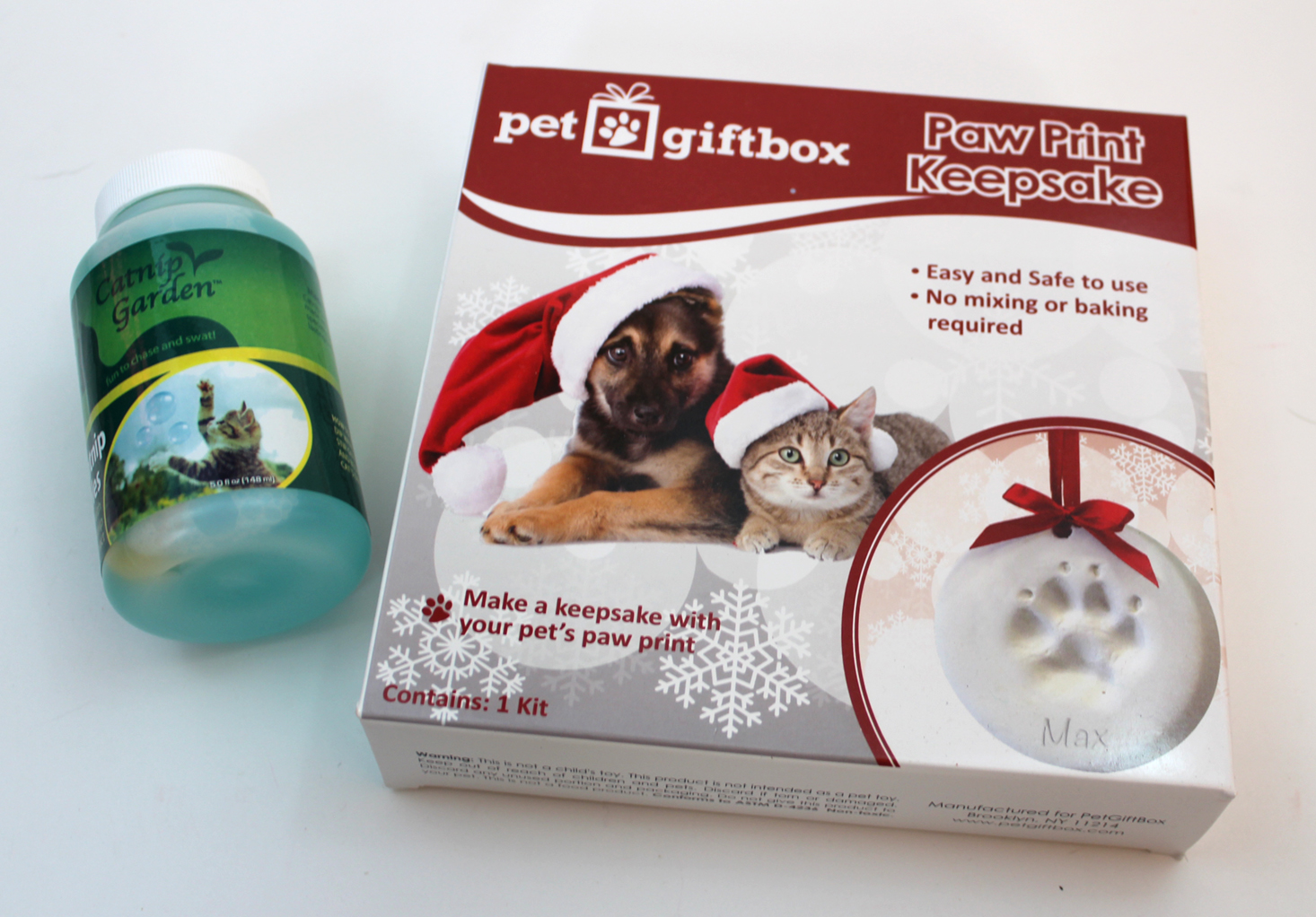 pet-gift-box-cat-december-2016-bubbles