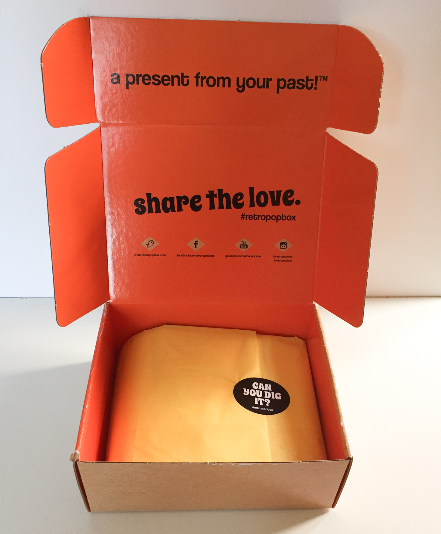 70s-retro-pop-box-january-2017-box-inside