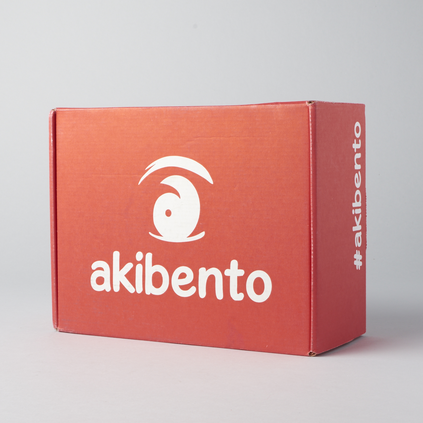 Read our review of the November 2016 Akibento box!