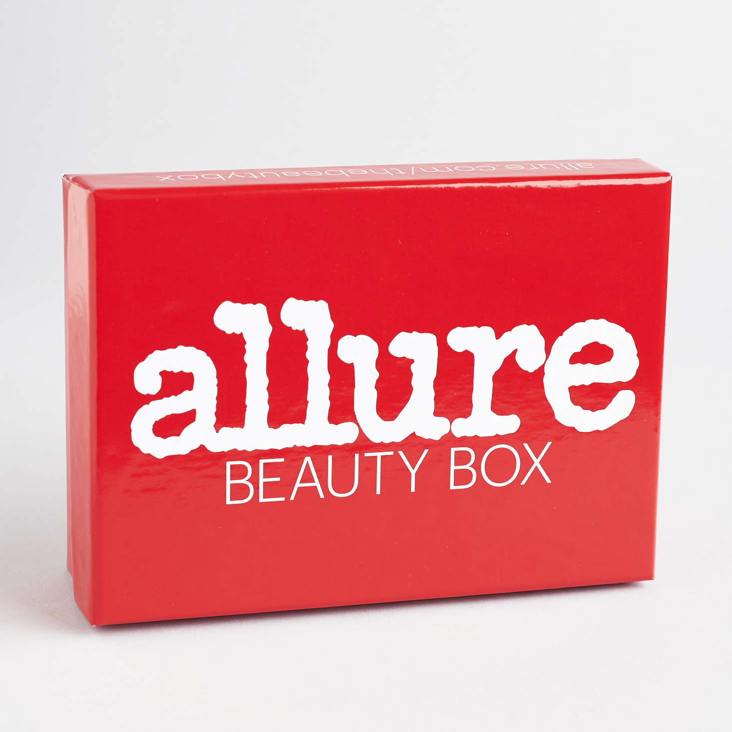 Allure-Beauty-Box-January-2017-0001