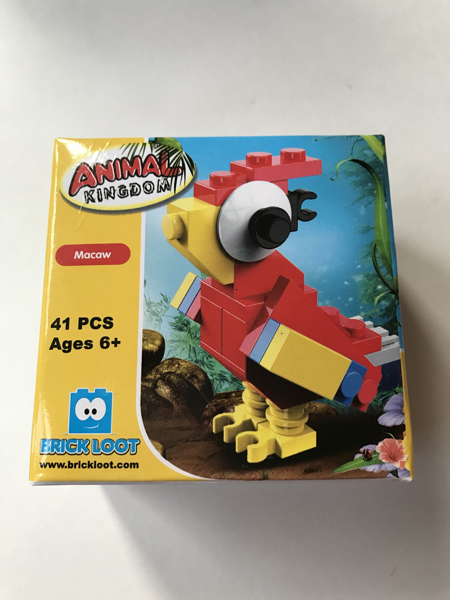 Brick-Loot-January-2017-Macaw