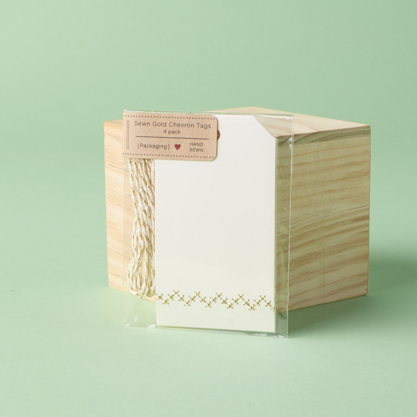 Read our review of the Winter 2016 Parcel Post box by Idea Chic!