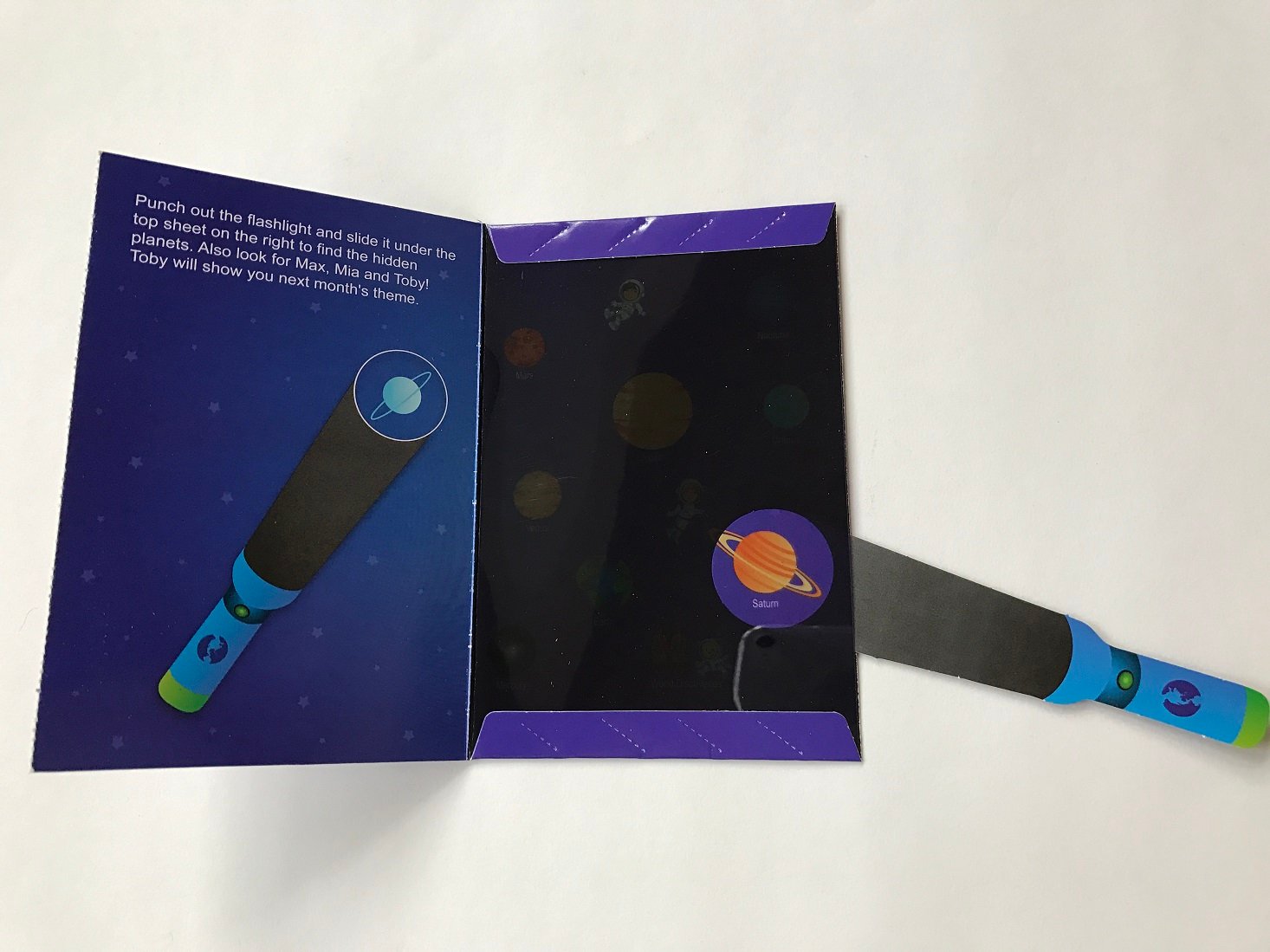 Little-Passports-Early-Explorers-Space-Flashlight2