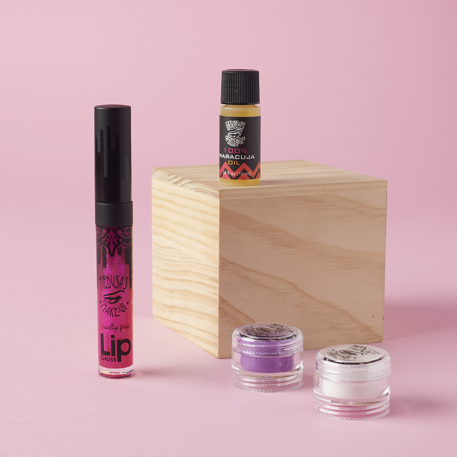 Medusas-makeup-vegan-beauty-box-january-2017-0006