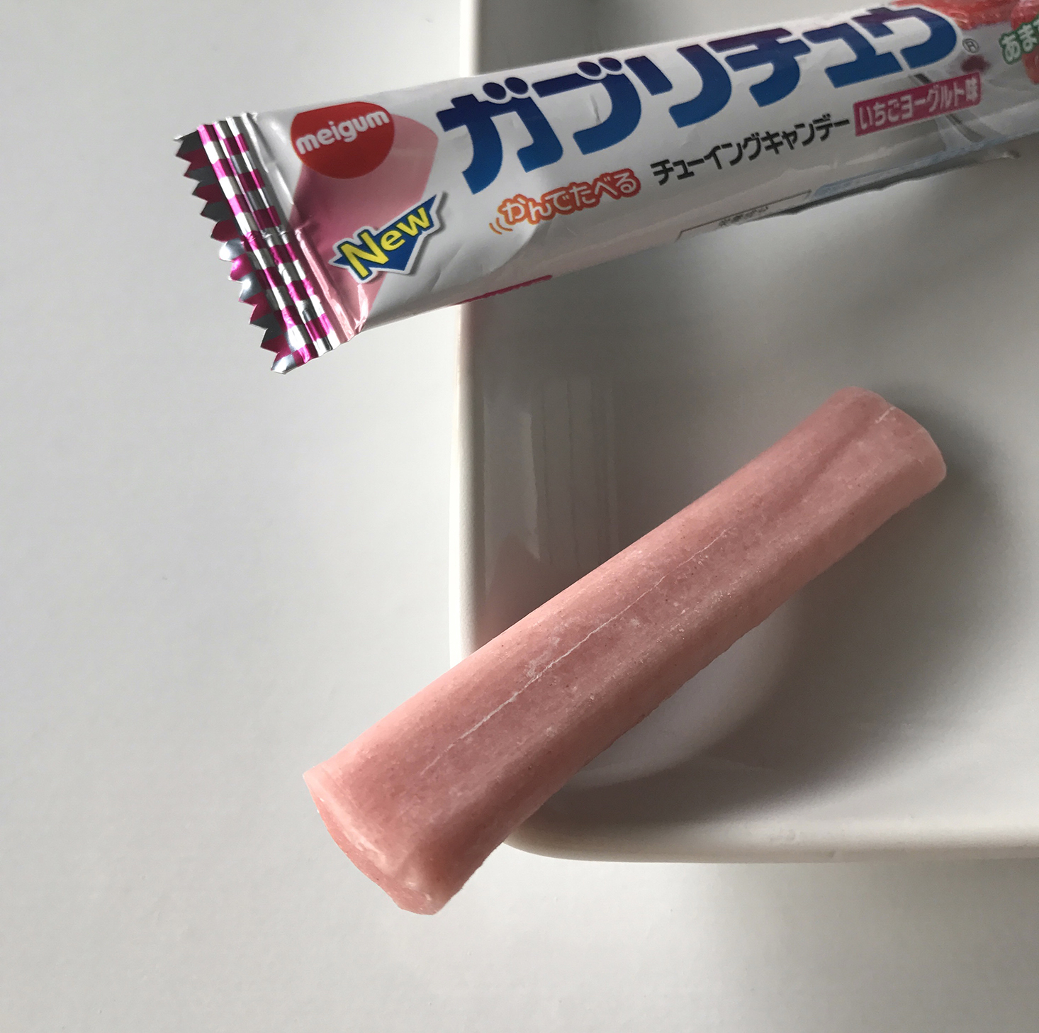 Japan-Crate-January-2017-Strawberry-Gum-Closeup