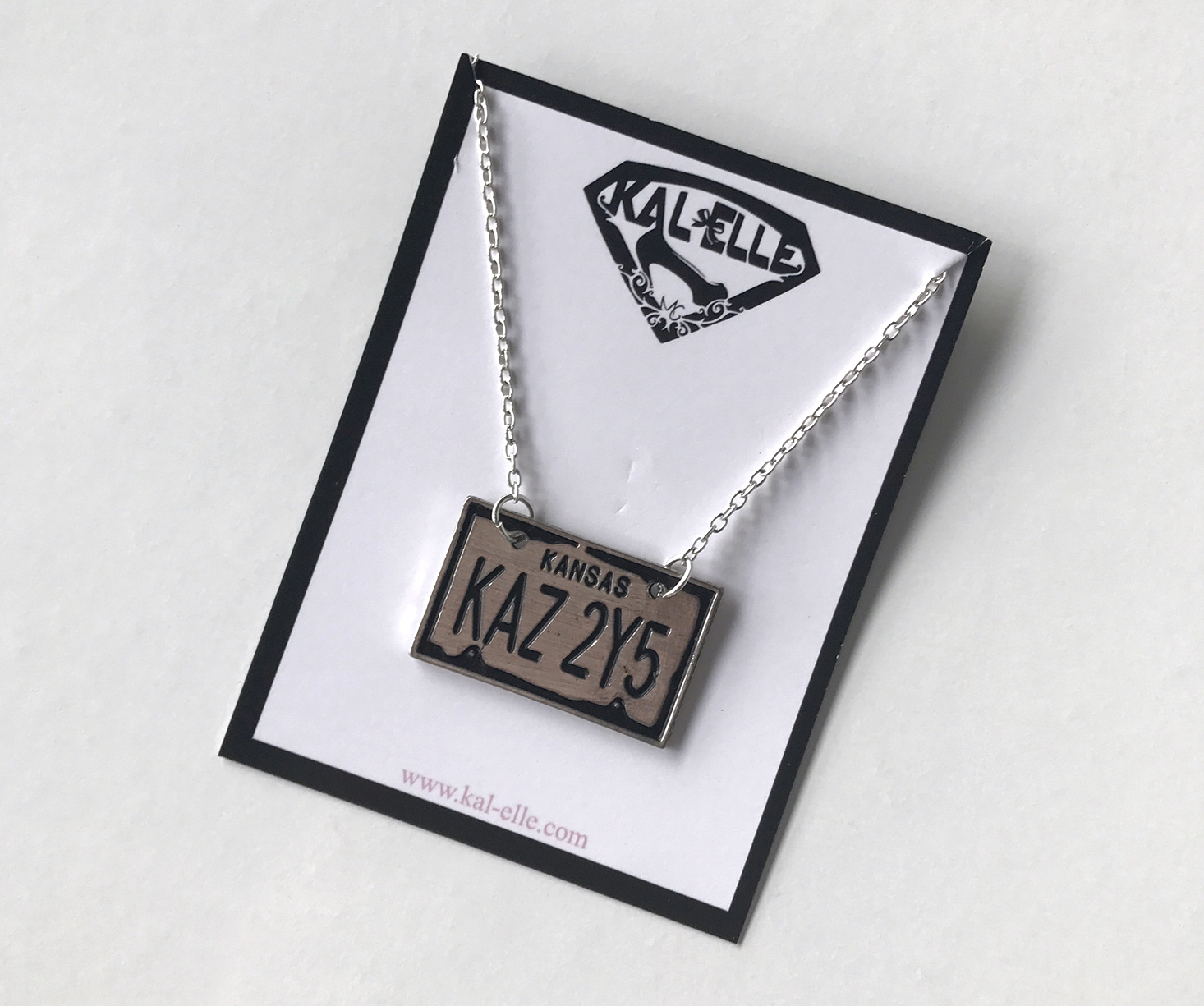 Kal-Elle-Fandom-Monthly-January-2017-Necklace-on-tag