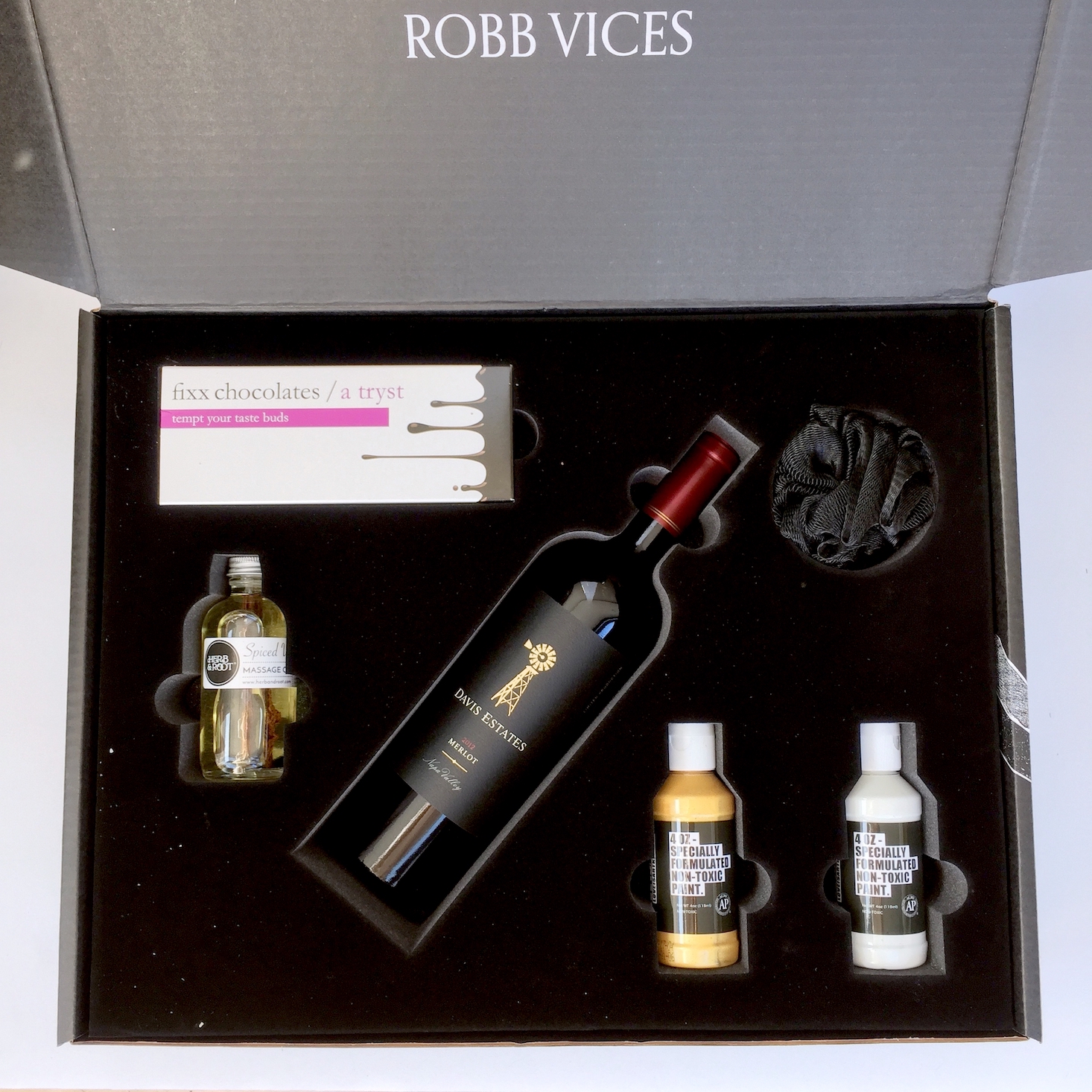 Robb-vices-february-2017-box-inside
