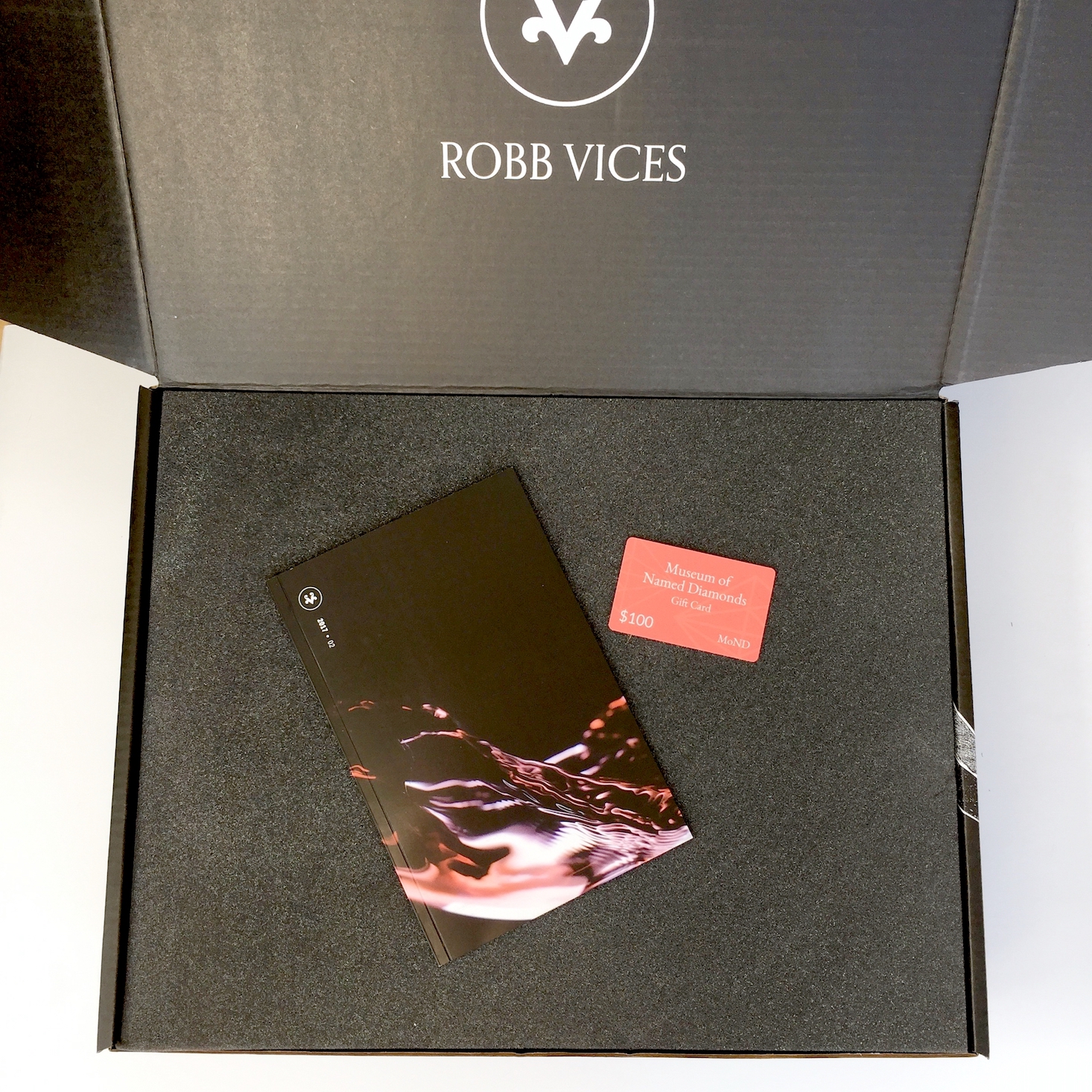 Robb-vices-february-2017-box-open