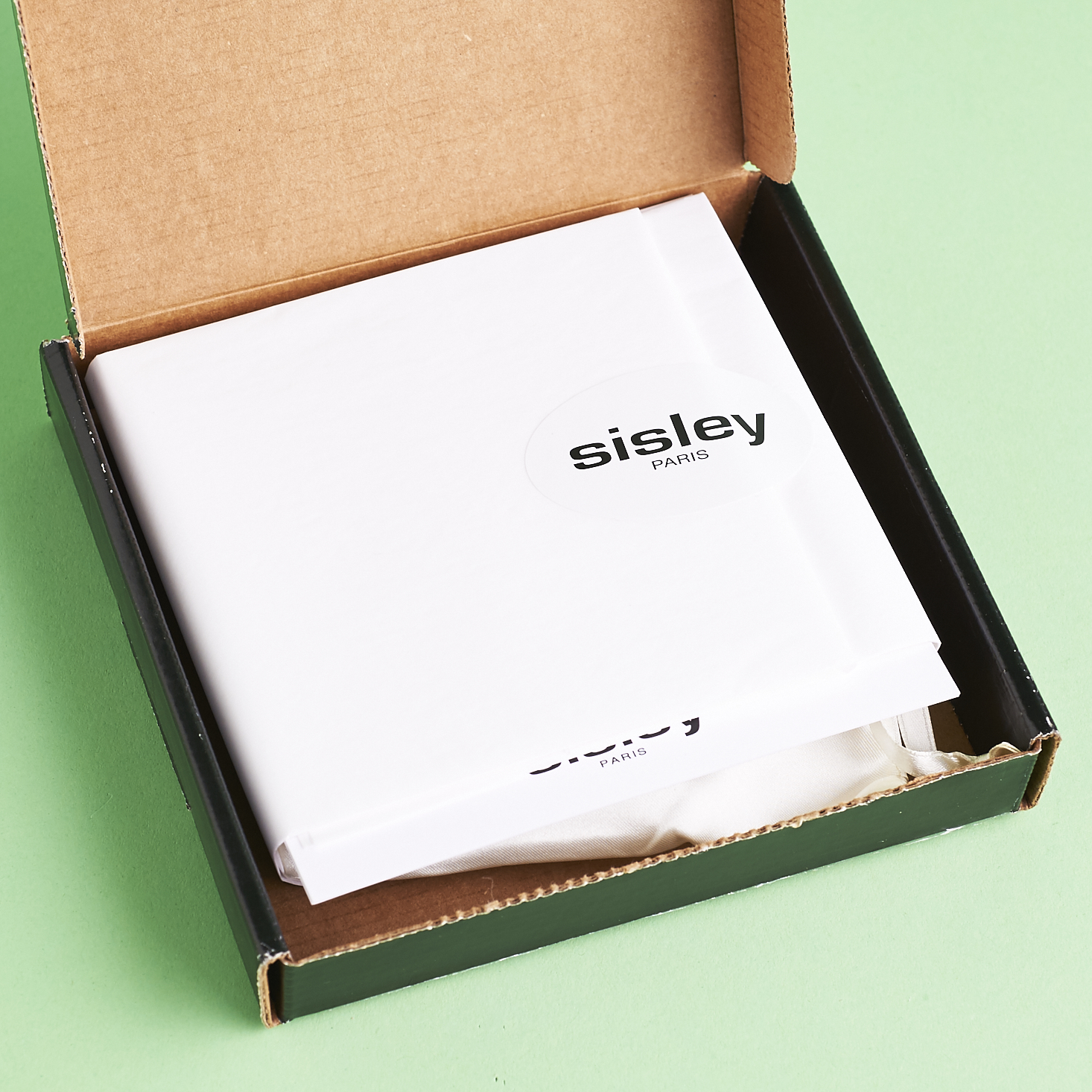 Sisley-December-2016-0002