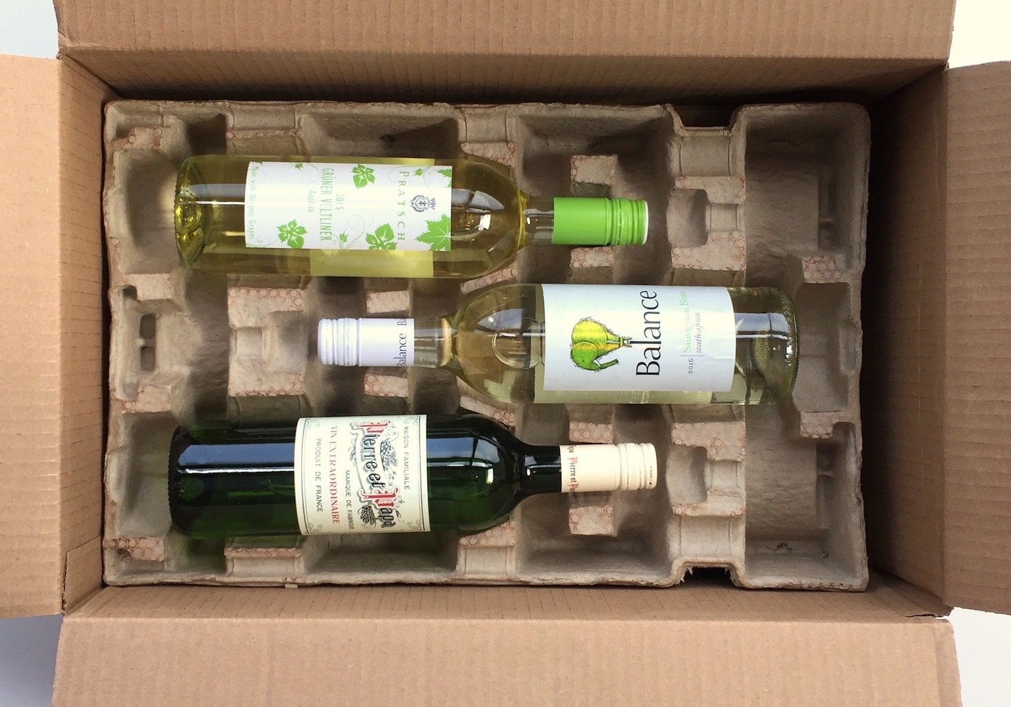 Wine-awesomeness-February-2017-box-inside