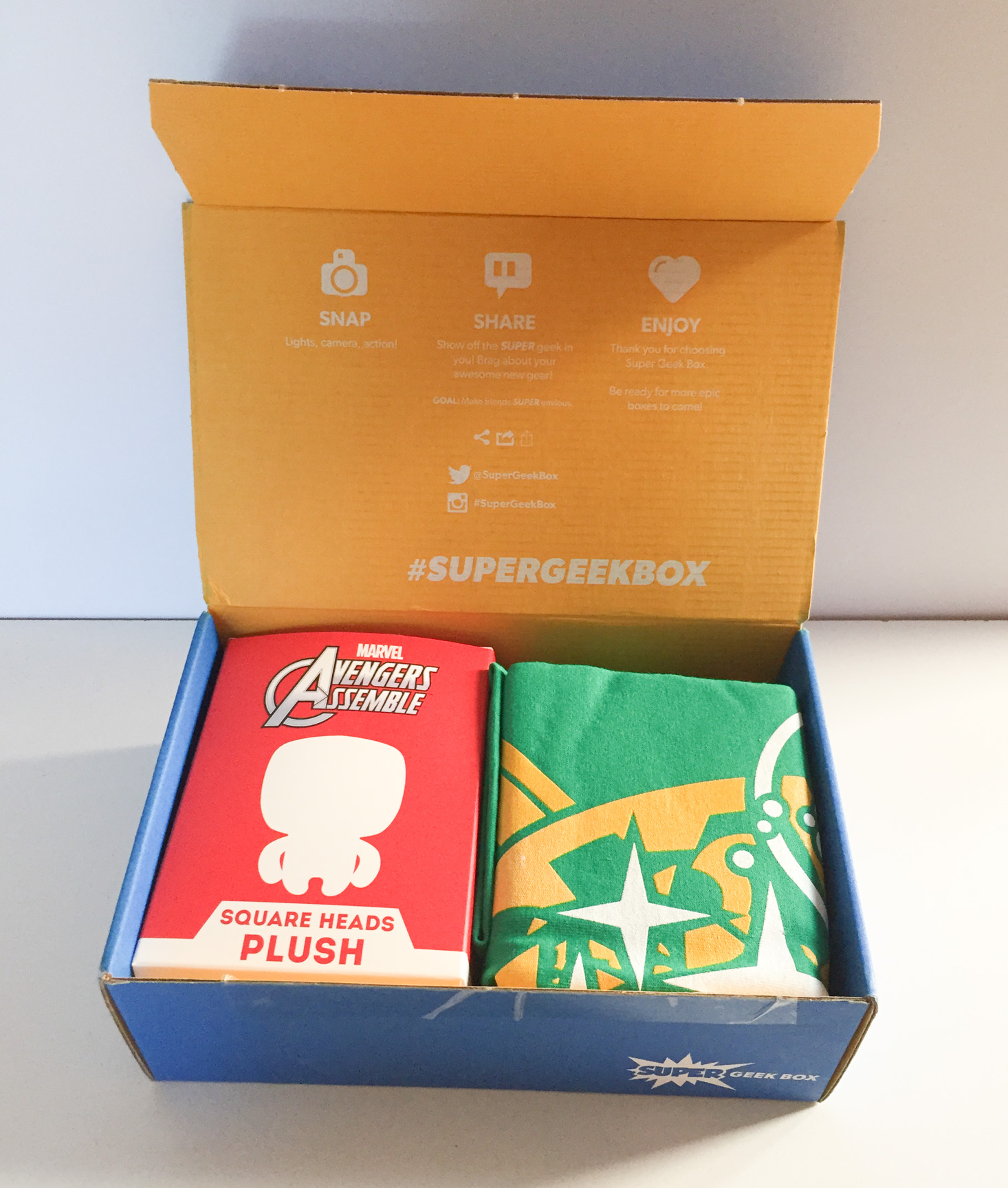 super-geek-box-january-2017-box-inside