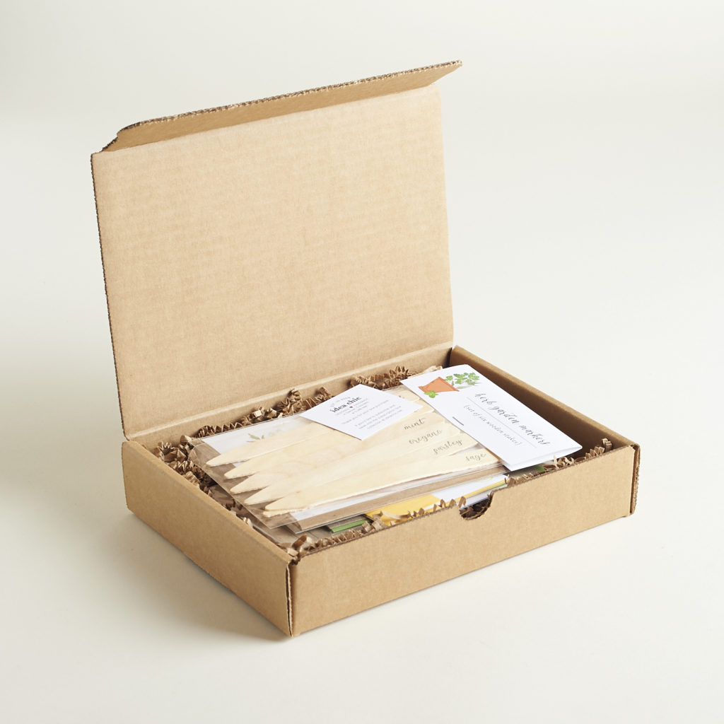 Read our review of the Spring 2017 Idea Chic Parcel Post box!