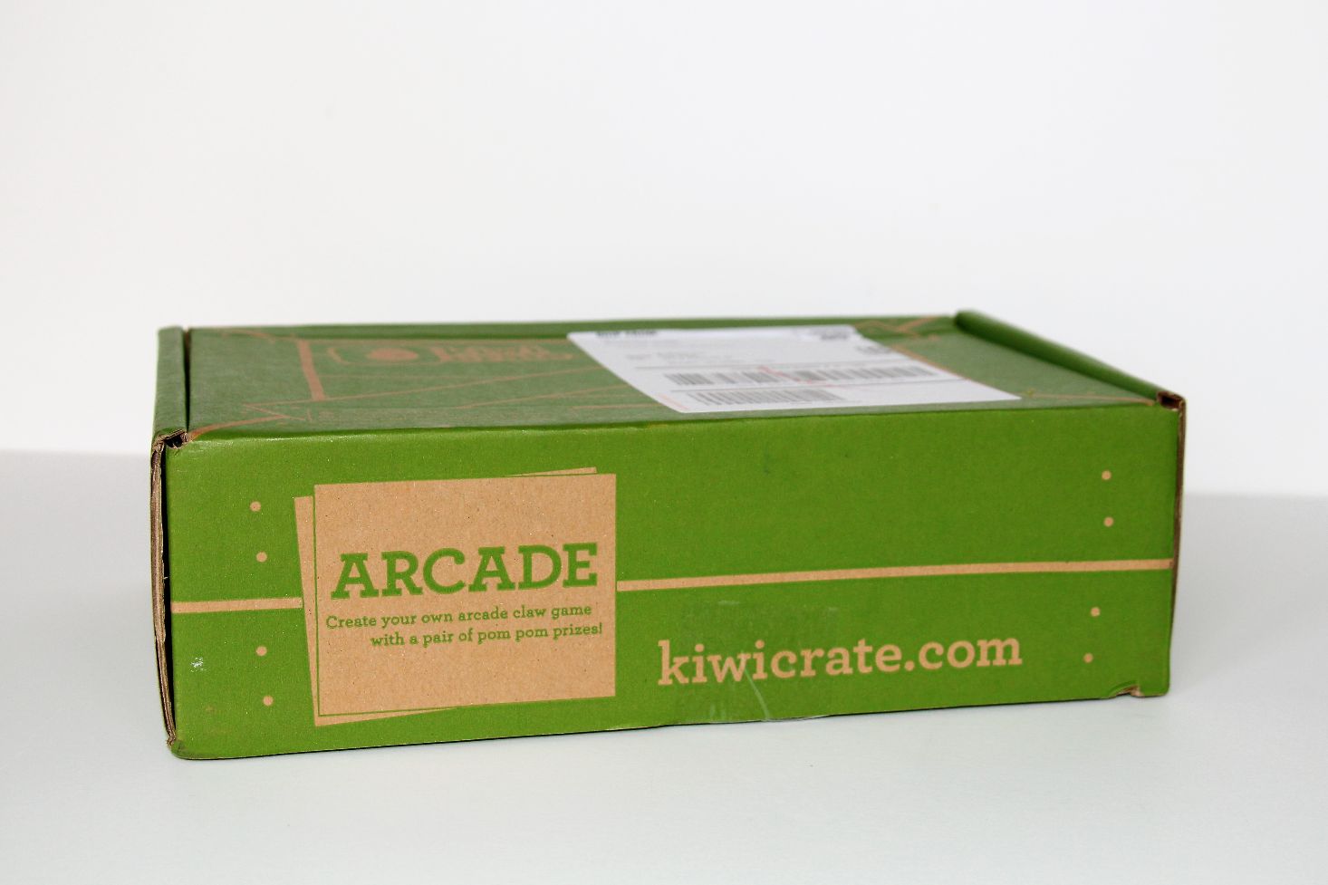 KIWICRATE-March-2017-01CLOSEDBOX.jpg