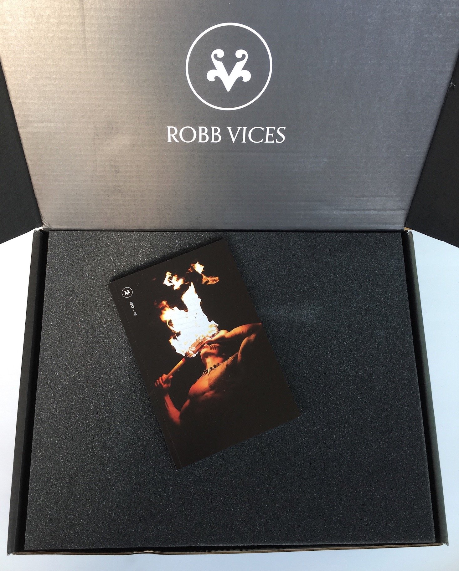 Robb-vices-march-2017-box-open