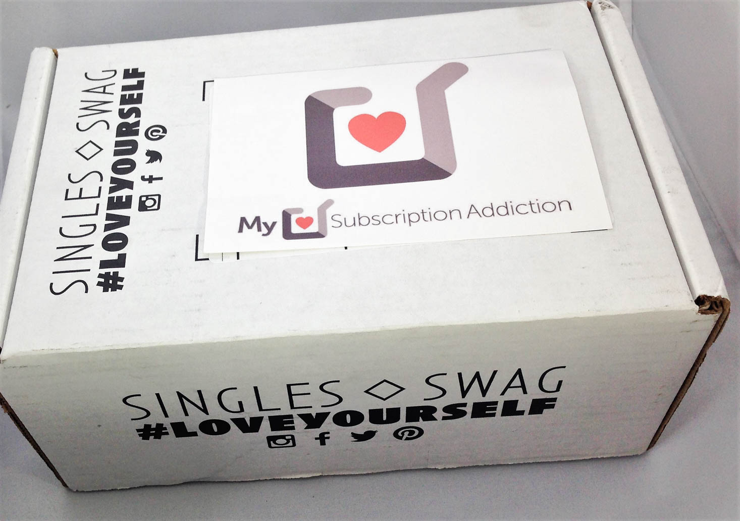 SinglesSwag Subscription Box Review + Coupon – March 2017